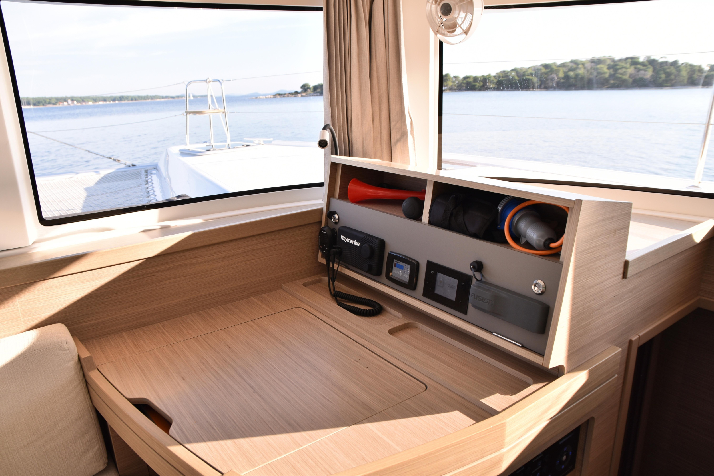 Lagoon 42 — photo 4