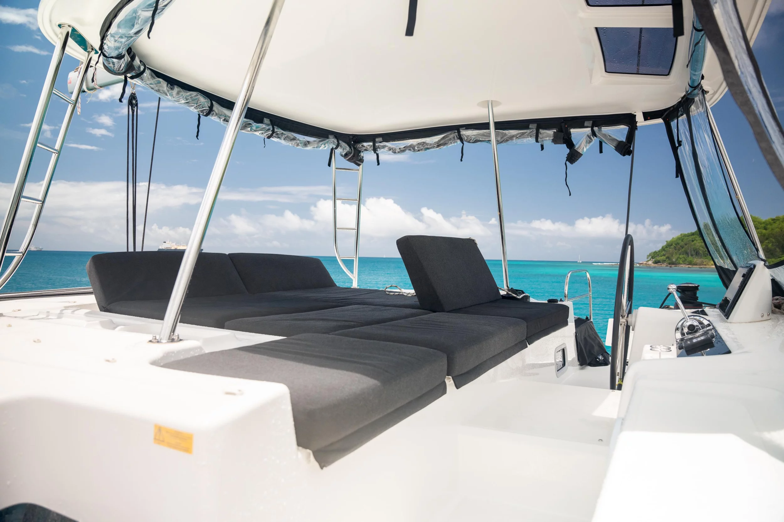 Lagoon 46 (YUKI) flybridge - 1