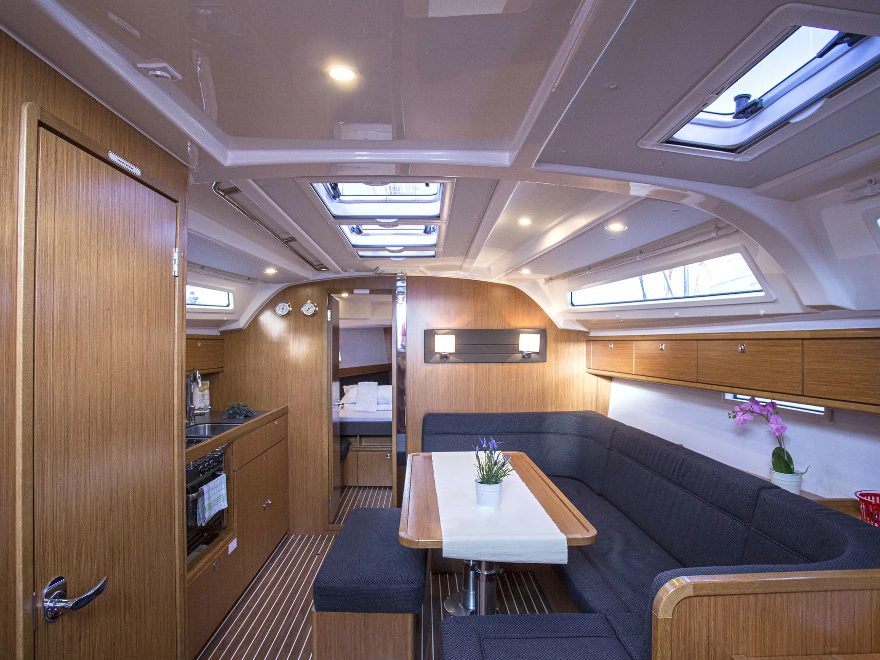 Bavaria Cruiser 41 (Instagram) Interior image - 5