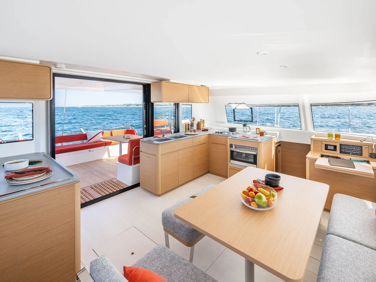 Excess 14 (Gladis) Interior image - 14