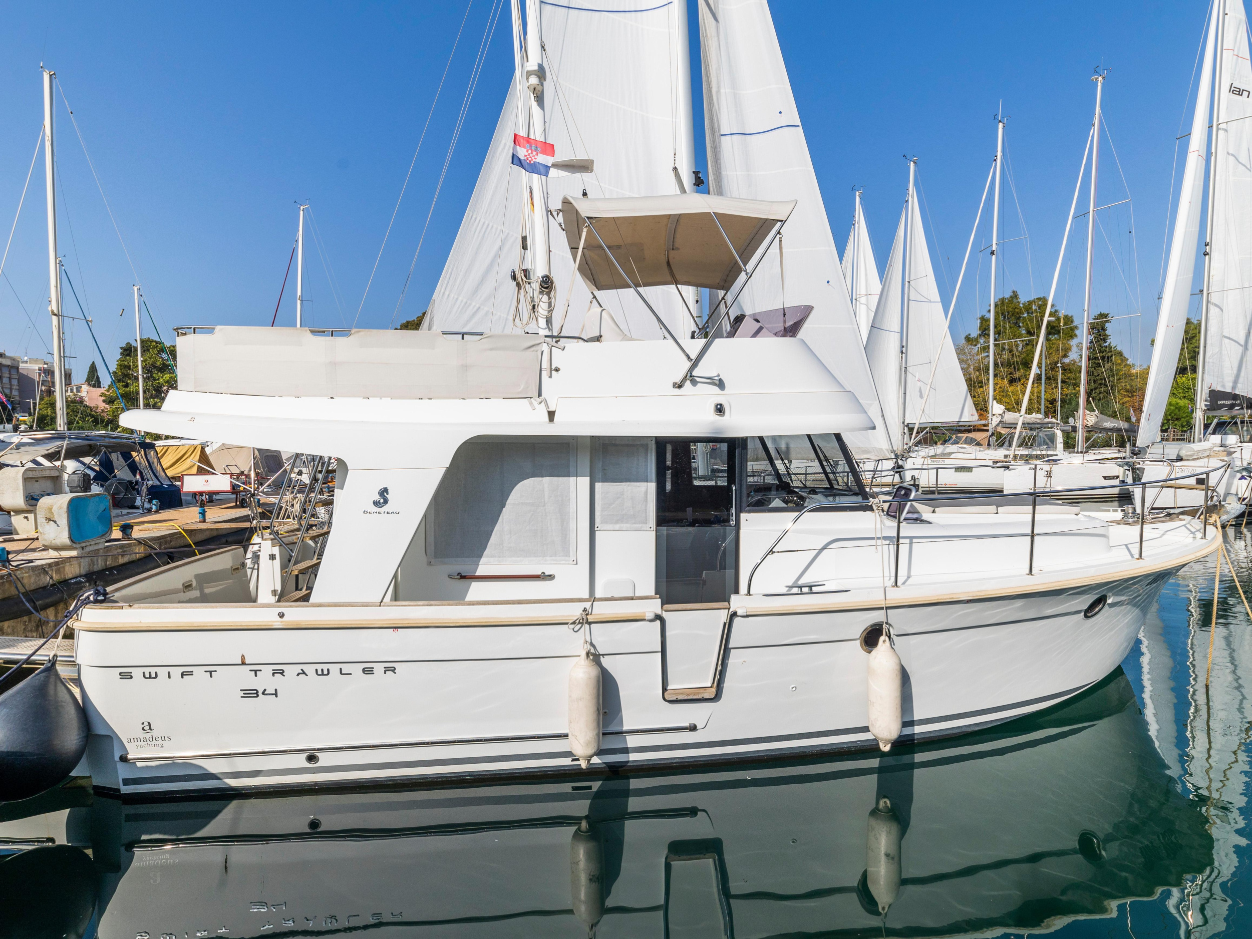 Photo #1 - Swift Trawler 34 Fly (Blue Sky) en Zadar - 12211