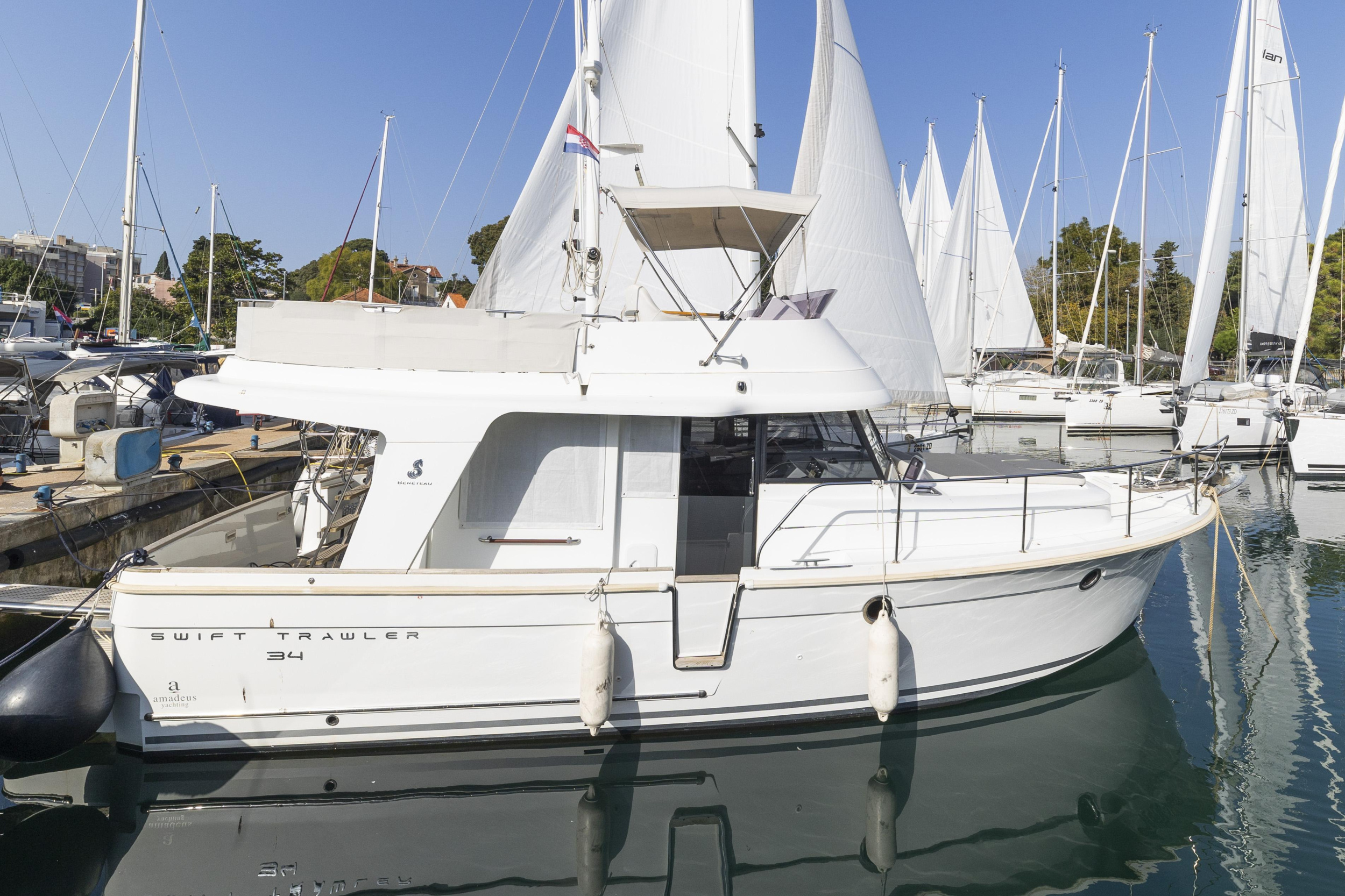 Photo #2 - Swift Trawler 34 Fly (Blue Sky) en Zadar - 12211