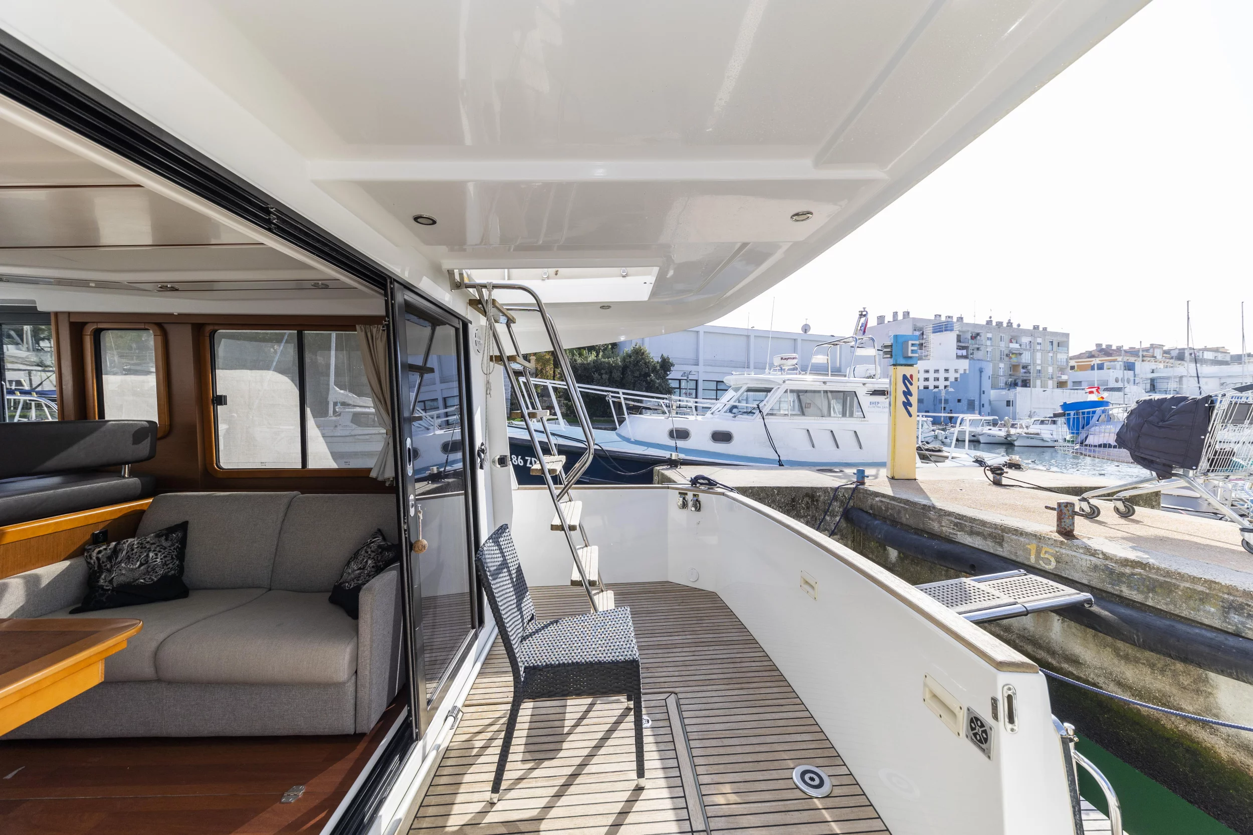 Swift Trawler 34 Fly (Blue Sky)  - 6
