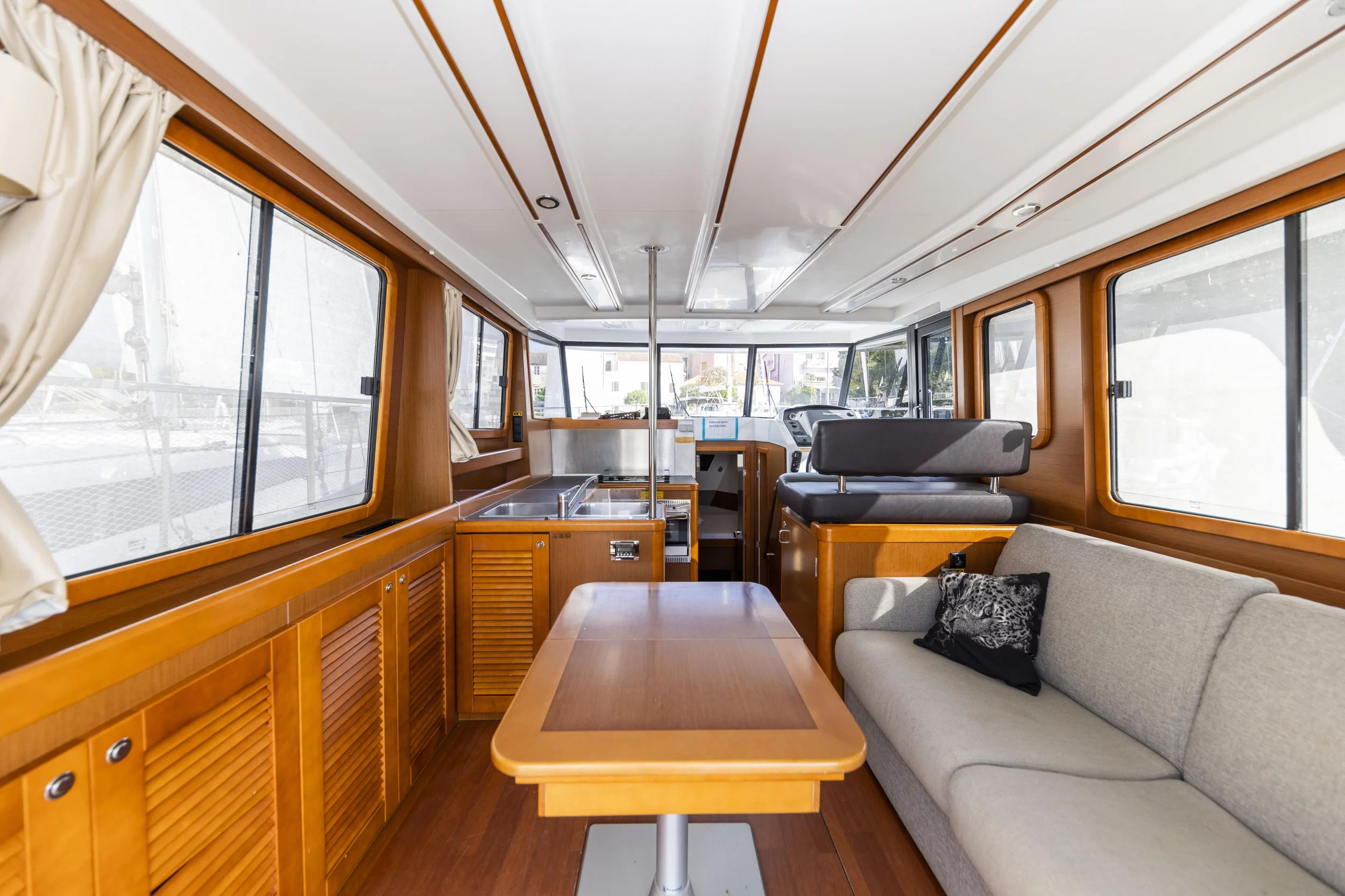 Swift Trawler 34 Fly (Blue Sky)  - 3
