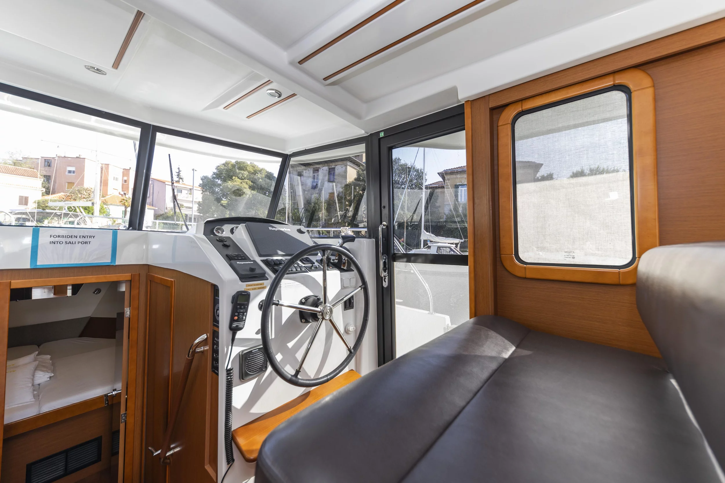 Swift Trawler 34 Fly (Blue Sky)  - 8