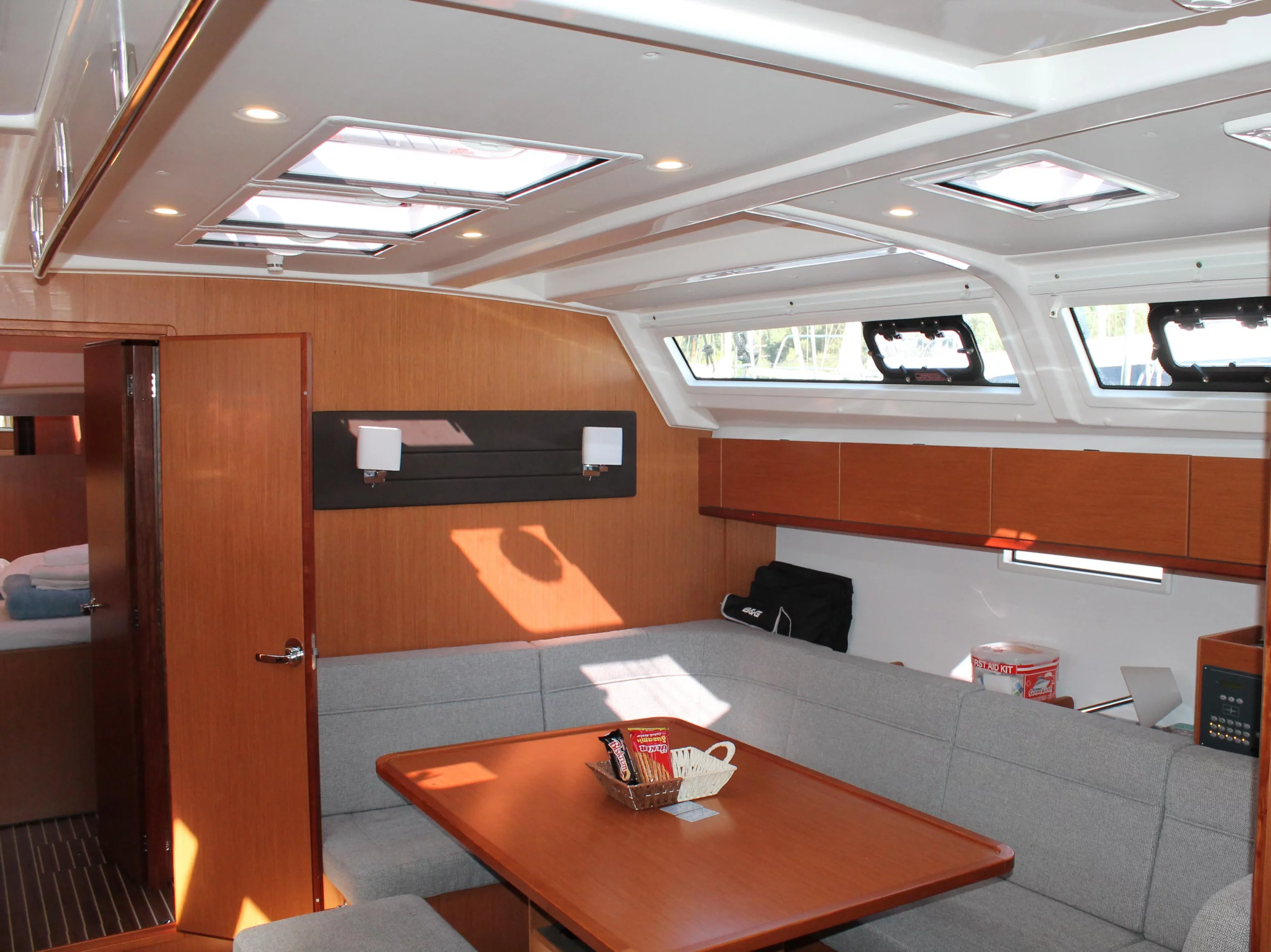 Bavaria Cruiser 46 (Coco) Interior image - 14