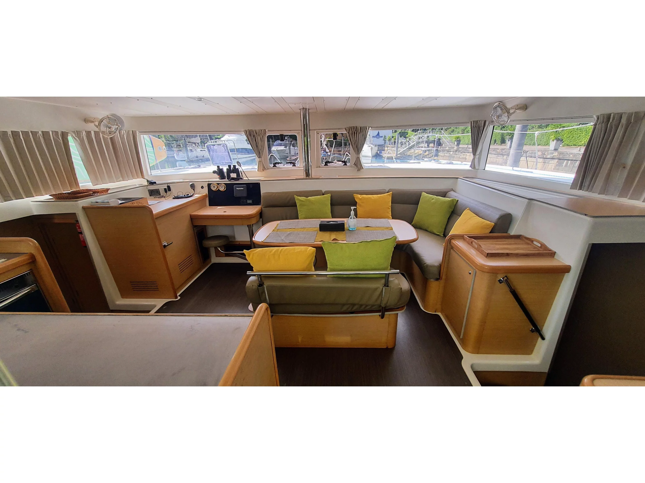 Lagoon 421 (Chirouble) Interior image - 1