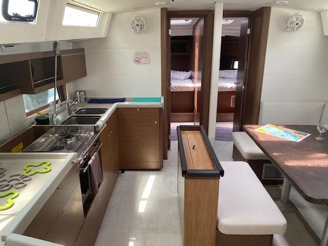 Oceanis 46.1 10 pax (Bar-Bar) Interior image - 1