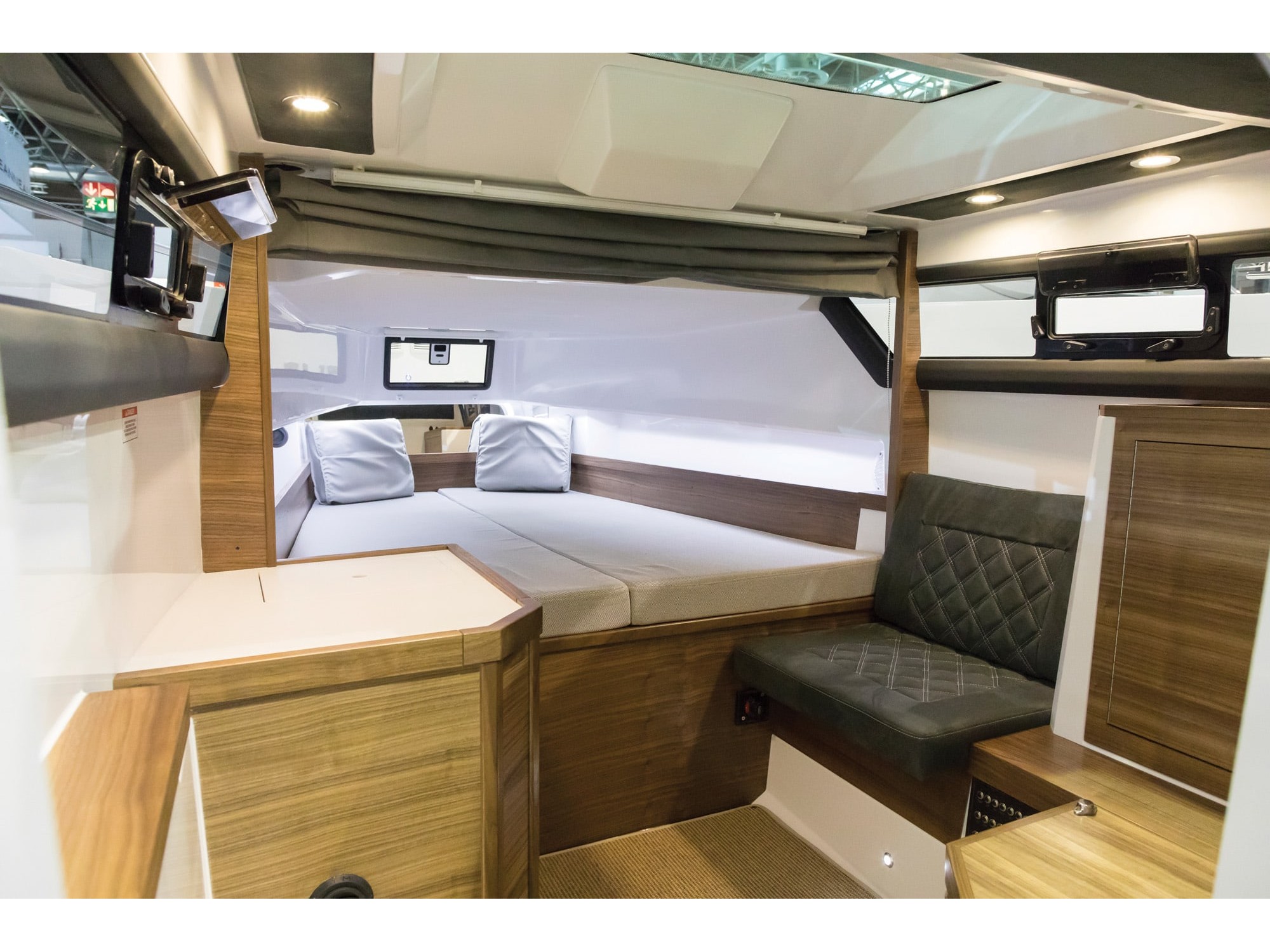 Photo #3 - Axopar 37 XC Cross Cabin (1 cabin) (TRAVERSO) en Corfou - 61392