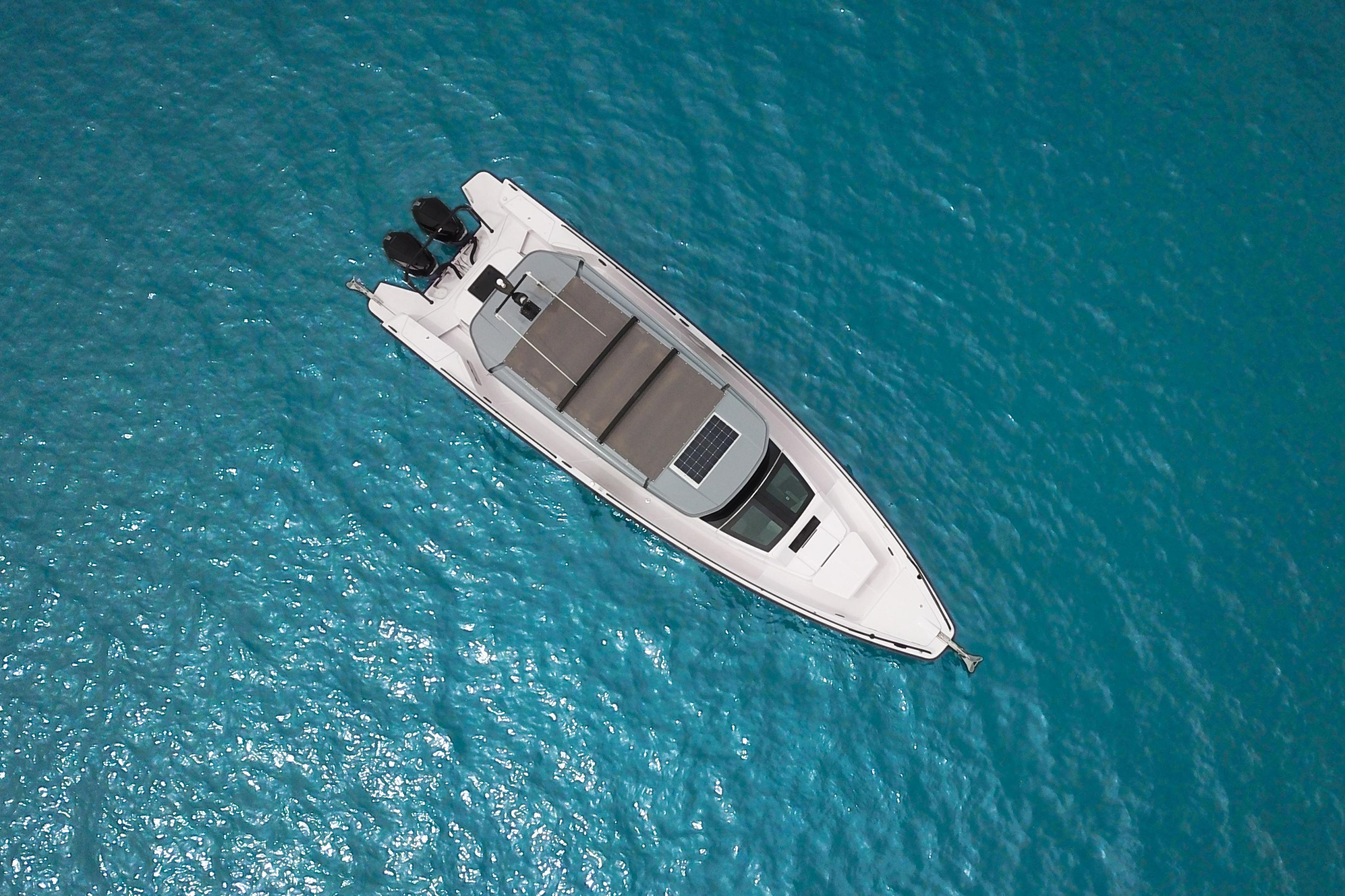 Photo #2 - Axopar 37 XC Cross Cabin (2 cabins) (BUGS BUNNY) en Anavyssos - 16495
