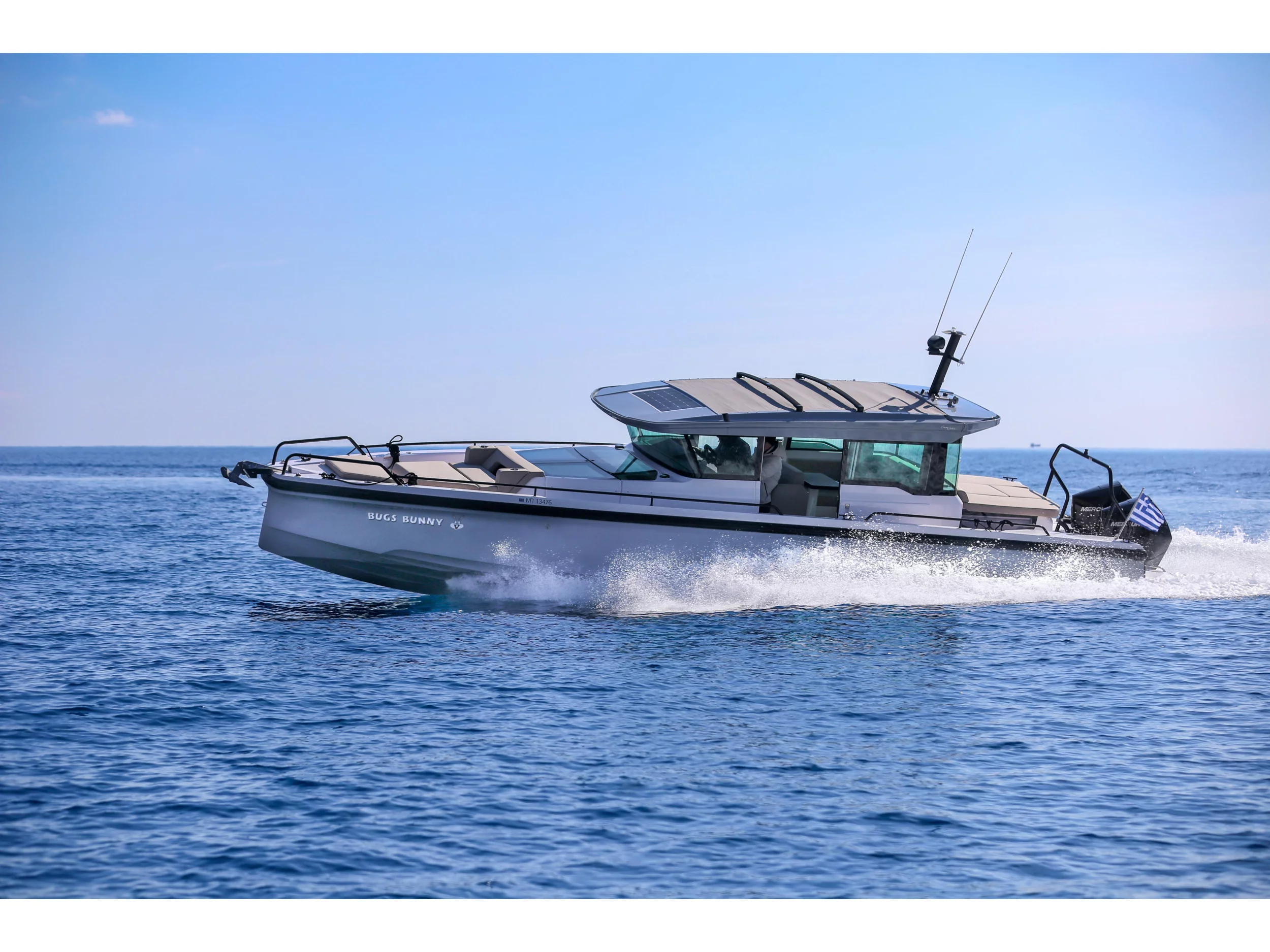 Axopar 37 XC Cross Cabin (2 cabins) (BUGS BUNNY) Main image - 0