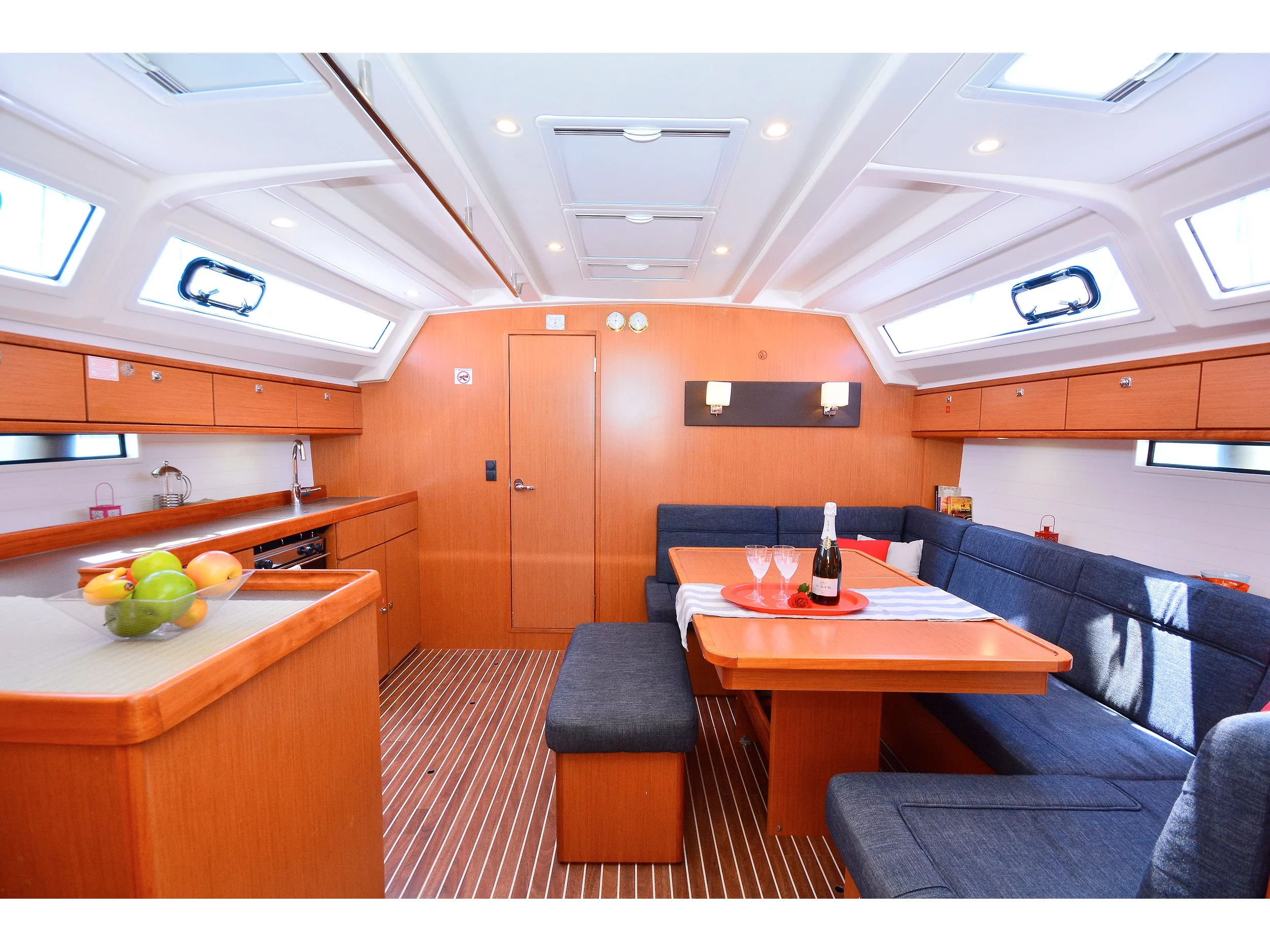 Bavaria Cruiser 46 (Artemis) Interior image - 15