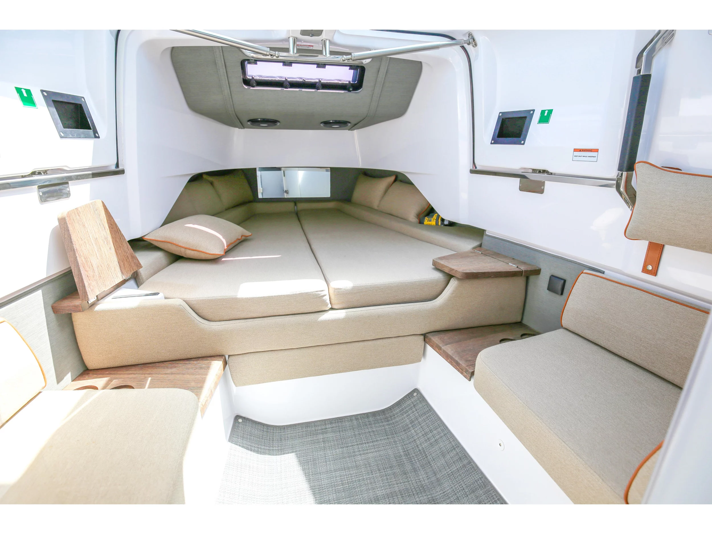Axopar 37 XC Cross Cabin (2 cabins) (DIONNE) Interior image - 14
