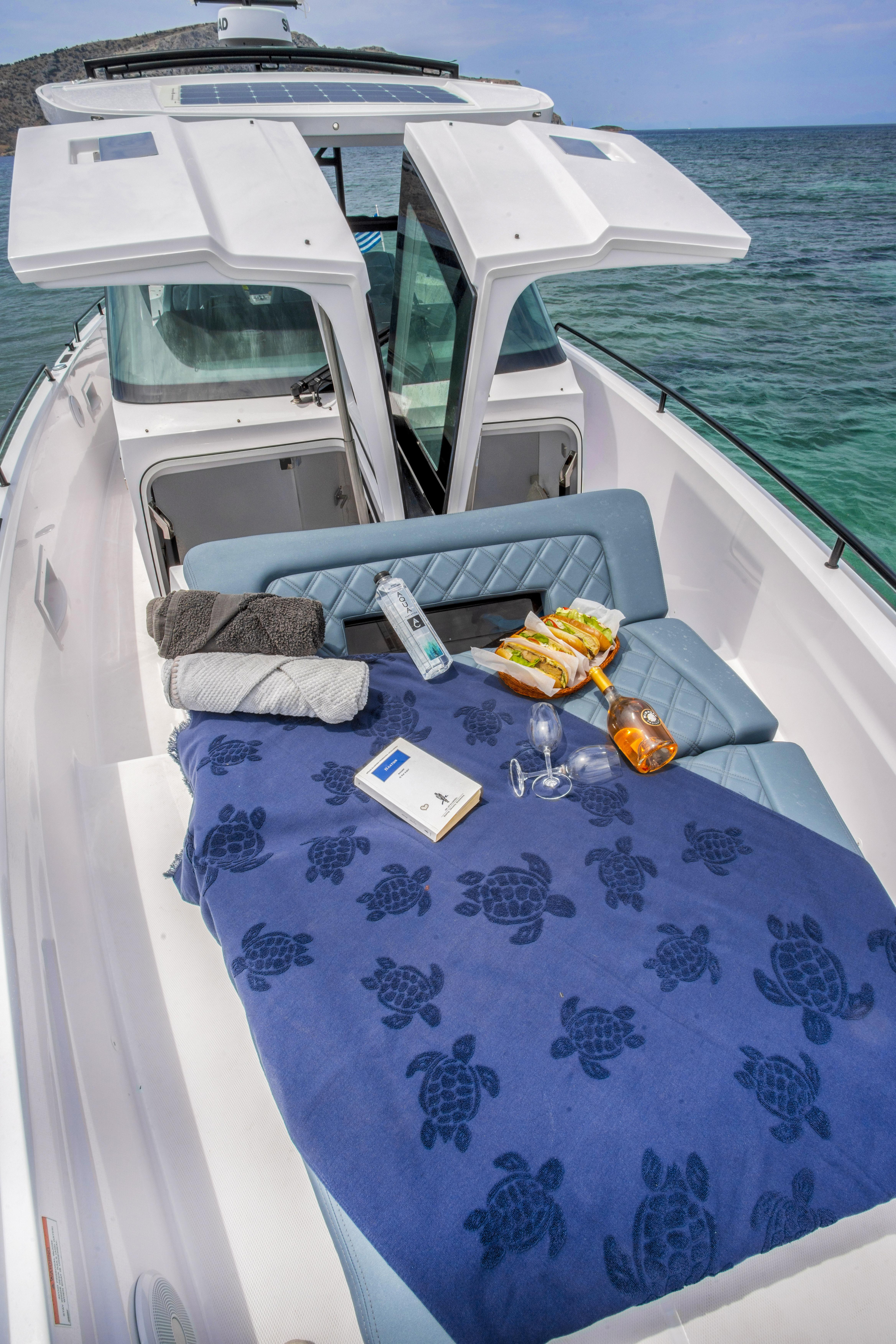 Photo #11 - Axopar 37 Sun Top (2 cabins) (PARALOS) en Lavrion - 61393