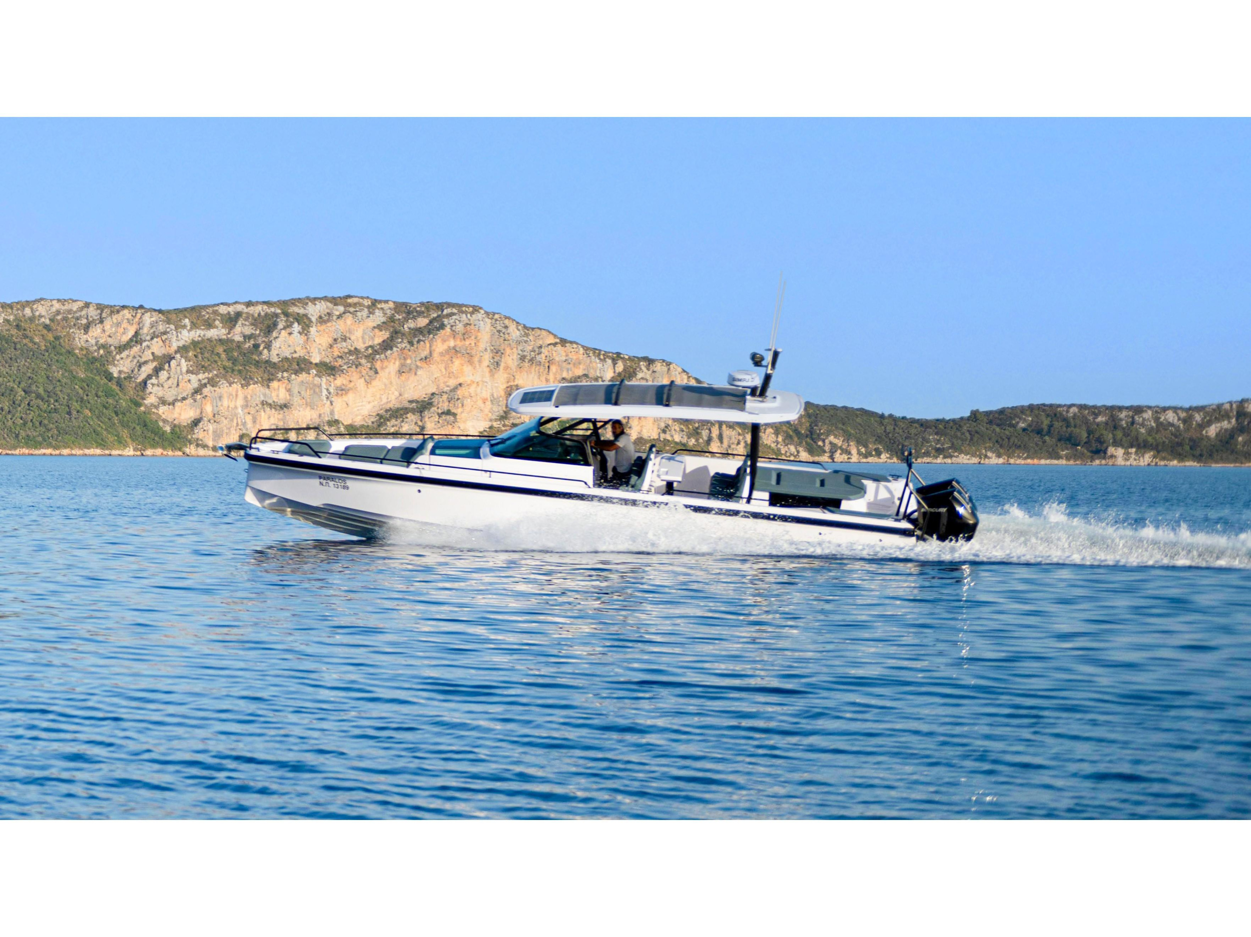 Photo #1 - Axopar 37 Sun Top (2 cabins) (PARALOS) en Lavrion - 61393