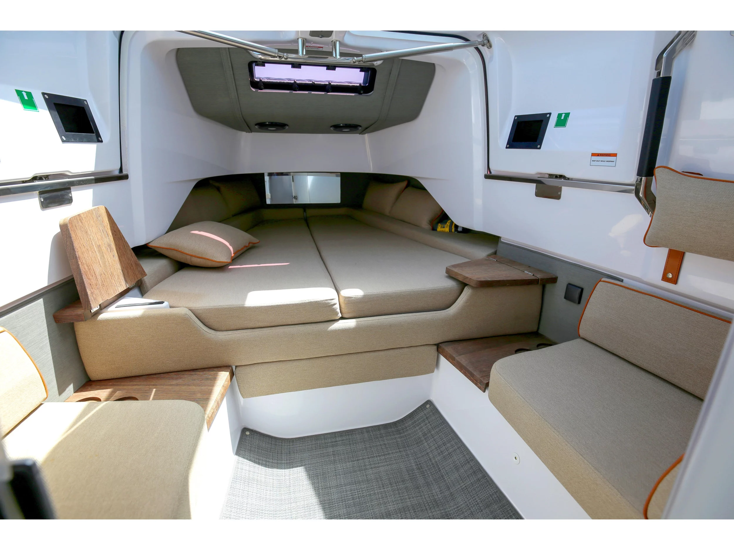 Axopar 37 XC Cross Cabin (1 cabin) (VIDA) Interior image - 6