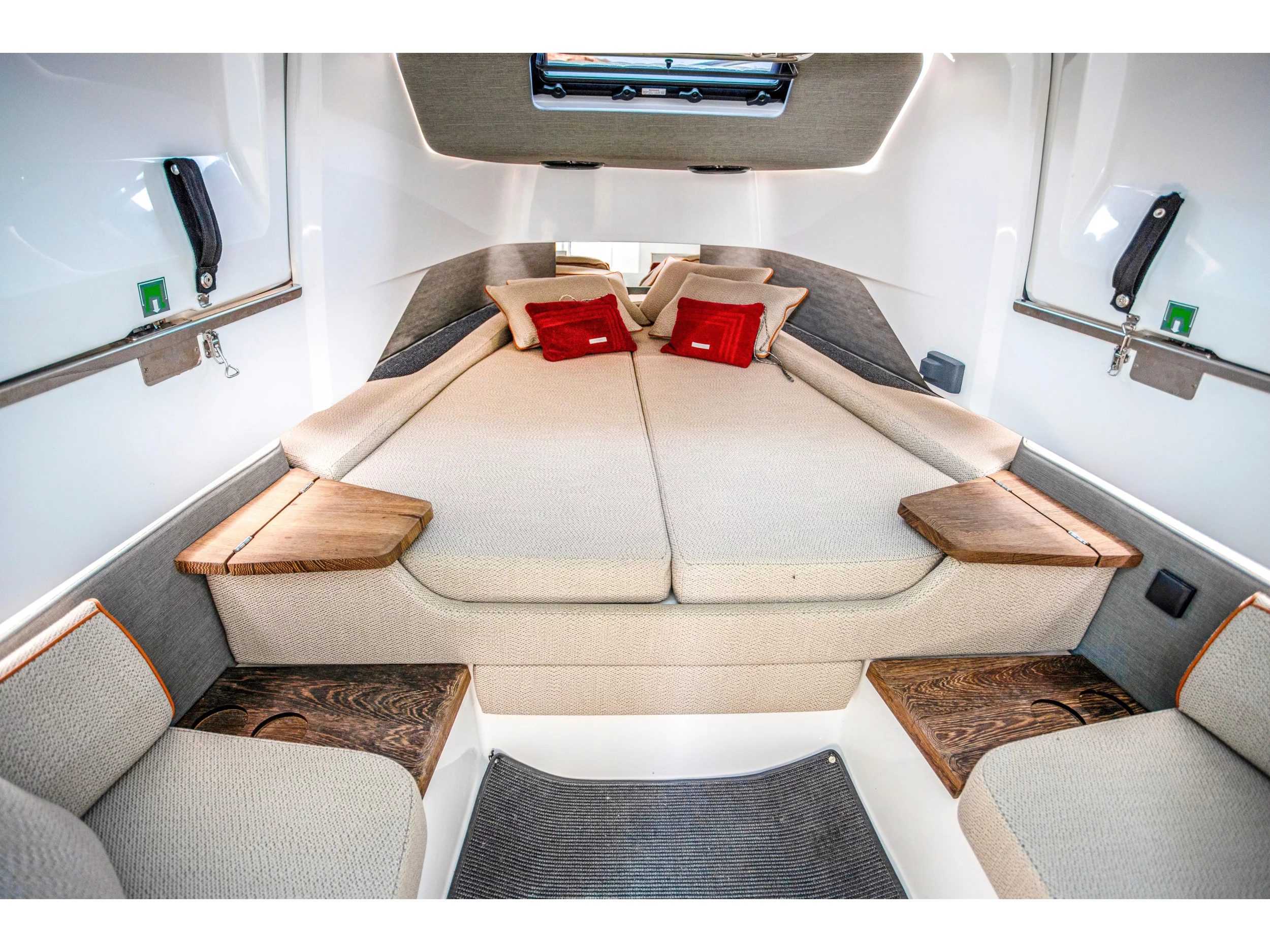 Axopar 37 Sun Top (2 cabins) (ENIGMA) Interior image - 3