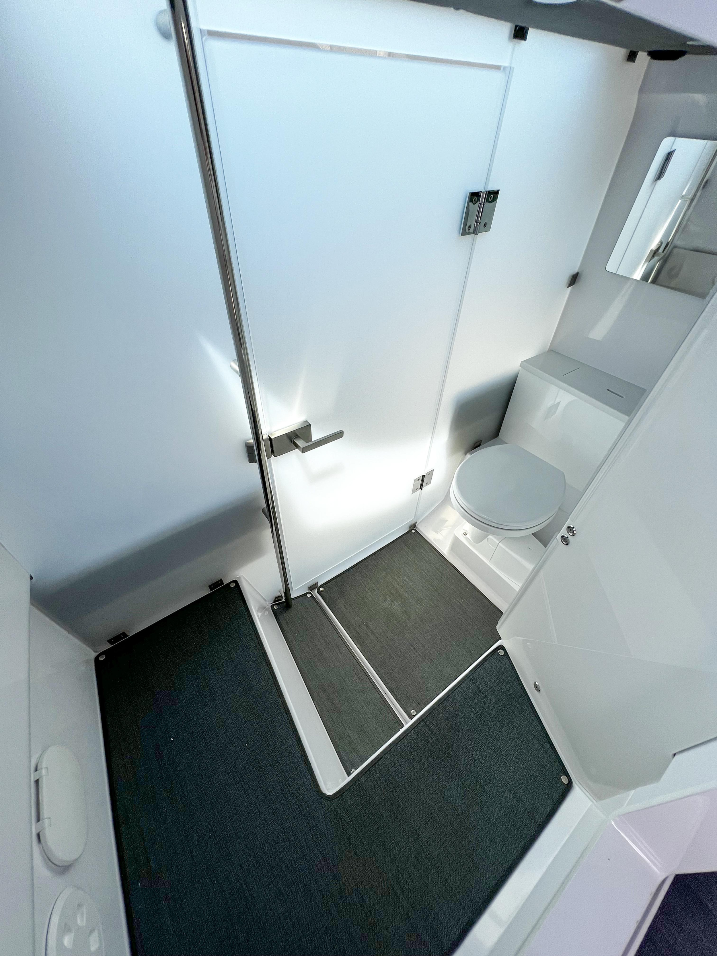 Photo #14 - Axopar 37 Sun Top (1 cabin) (ZEUS) en Port of Eretria - 16502
