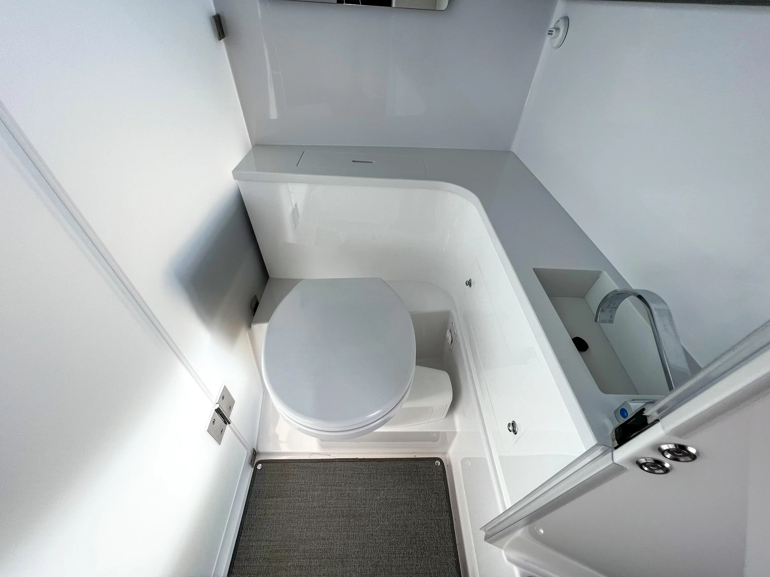 Axopar 37 Sun Top (1 cabin) (ZEUS)  - 8