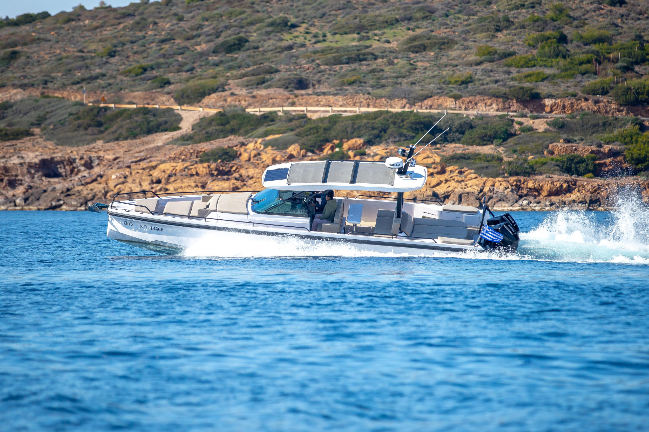 Photo #5 - Axopar 37 Sun Top (1 cabin) (ZEUS) en Port of Eretria - 16502