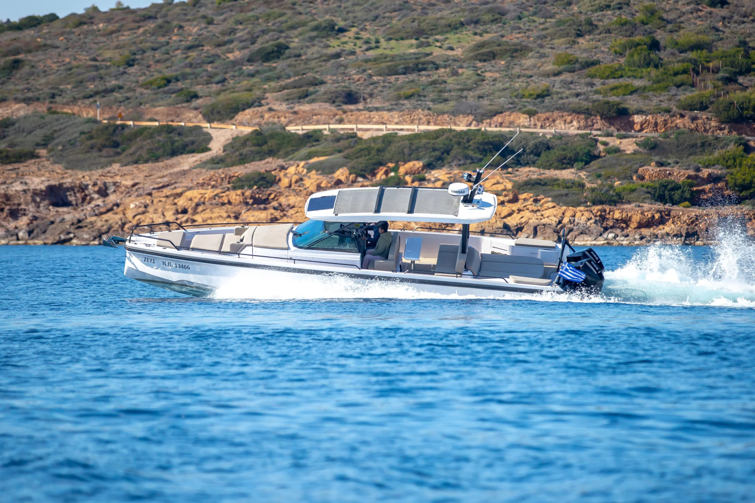 Axopar 37 Sun Top (1 cabin) (ZEUS)  - 4