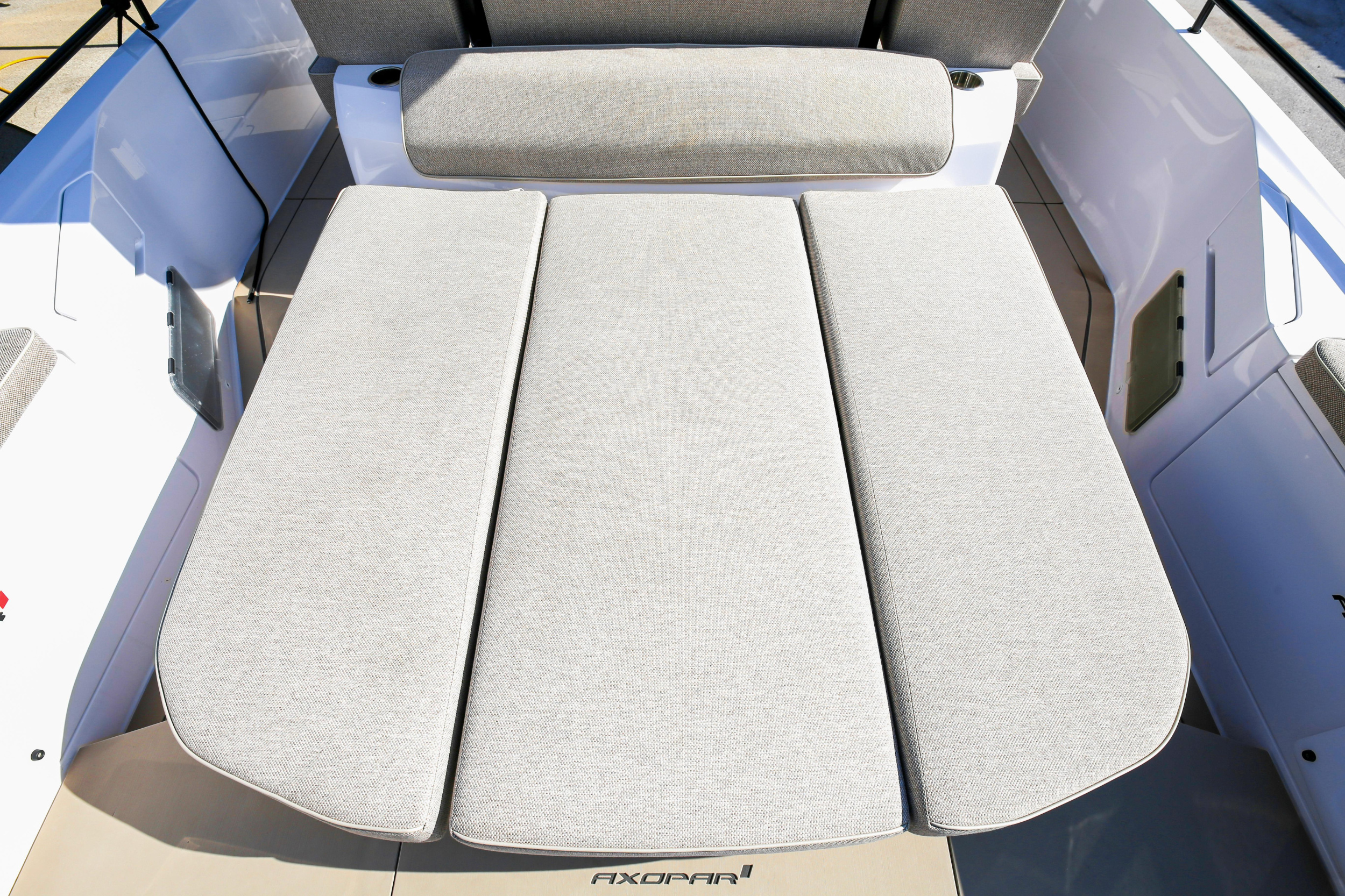 Photo #8 - Axopar 37 Sun Top (1 cabin) (ZEUS) en Port of Eretria - 16502