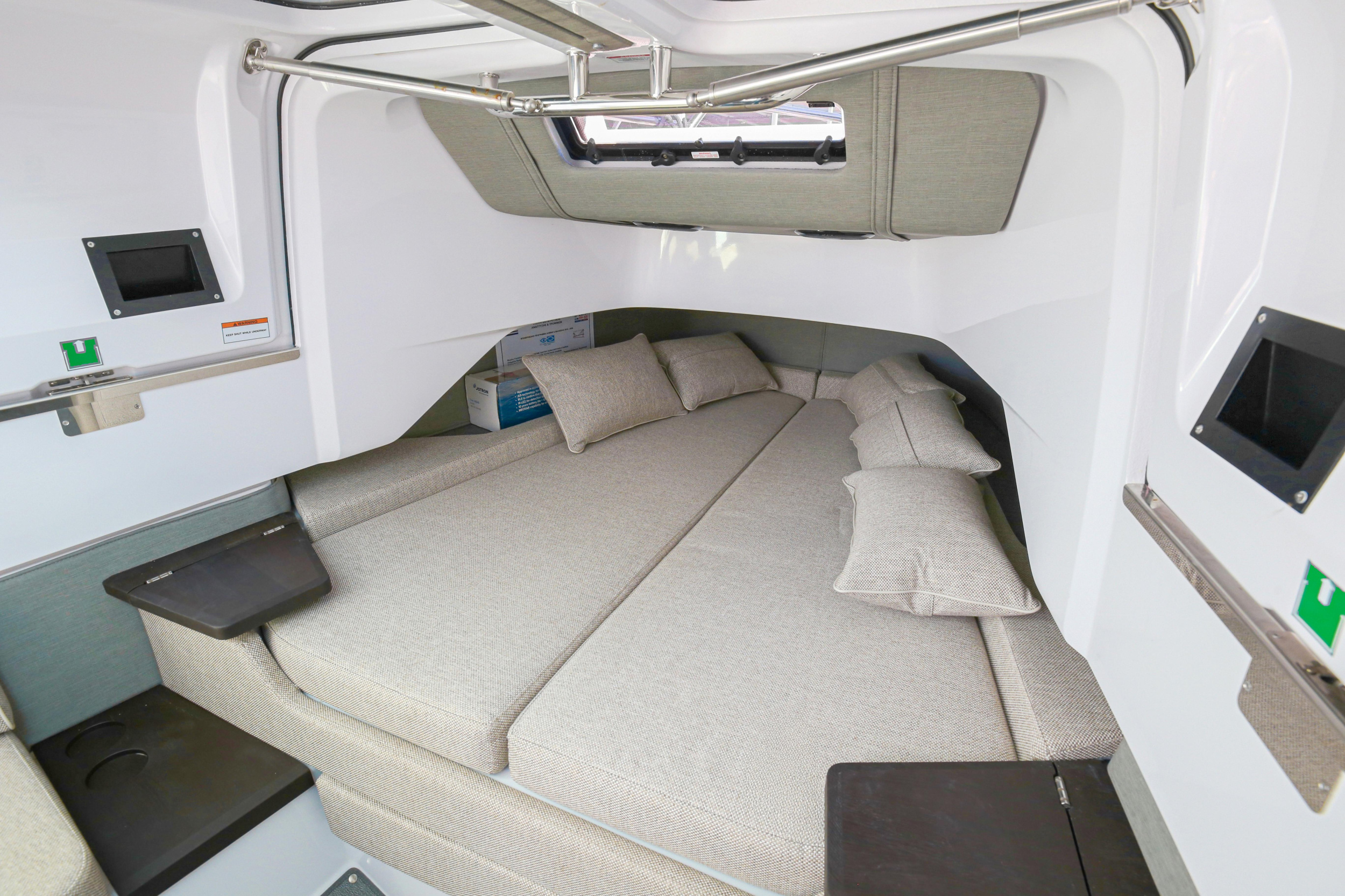 Photo #10 - Axopar 37 Sun Top (1 cabin) (ZEUS) en Port of Eretria - 16502