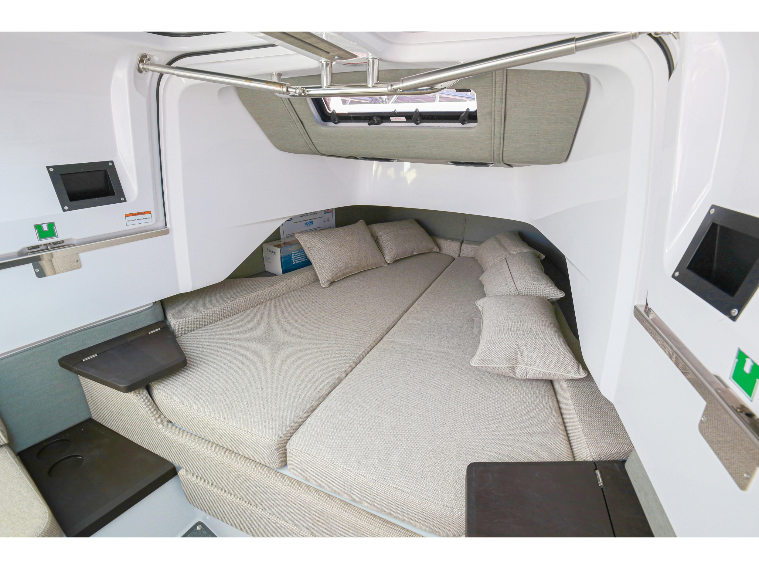 Photo #13 - Axopar 37 Sun Top (1 cabin) (ZEUS) en Port of Eretria - 16502