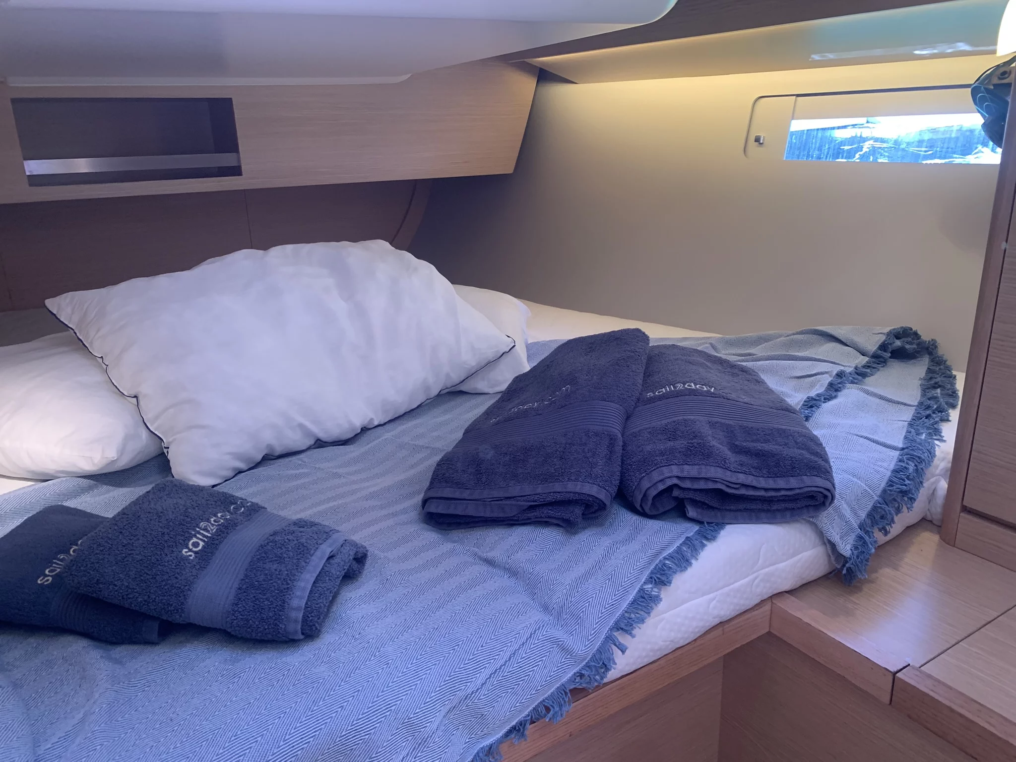 Dufour 430 (GOSAILING)  - 19