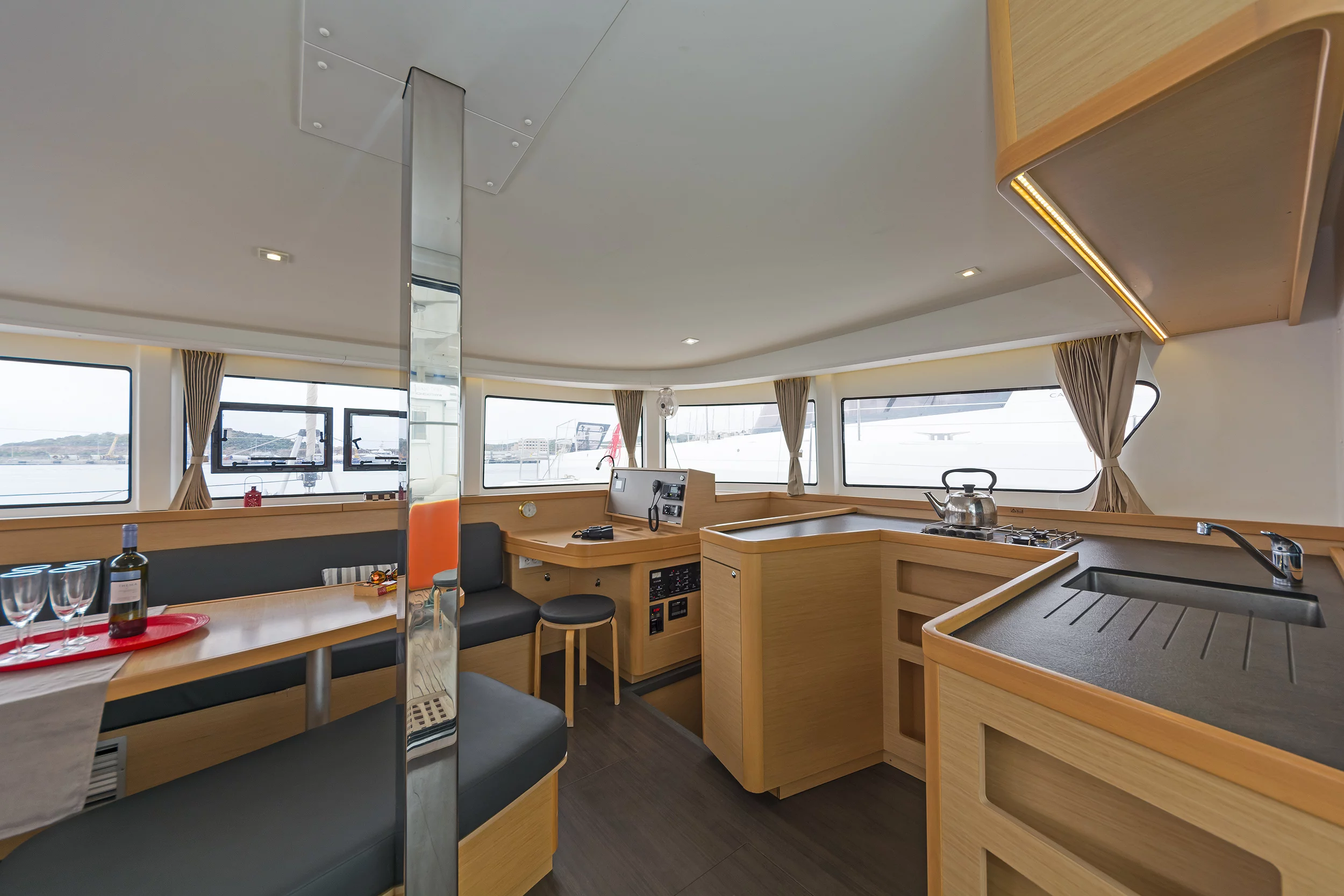 Lagoon 42 & GEN & WM (Breeze)  - 4