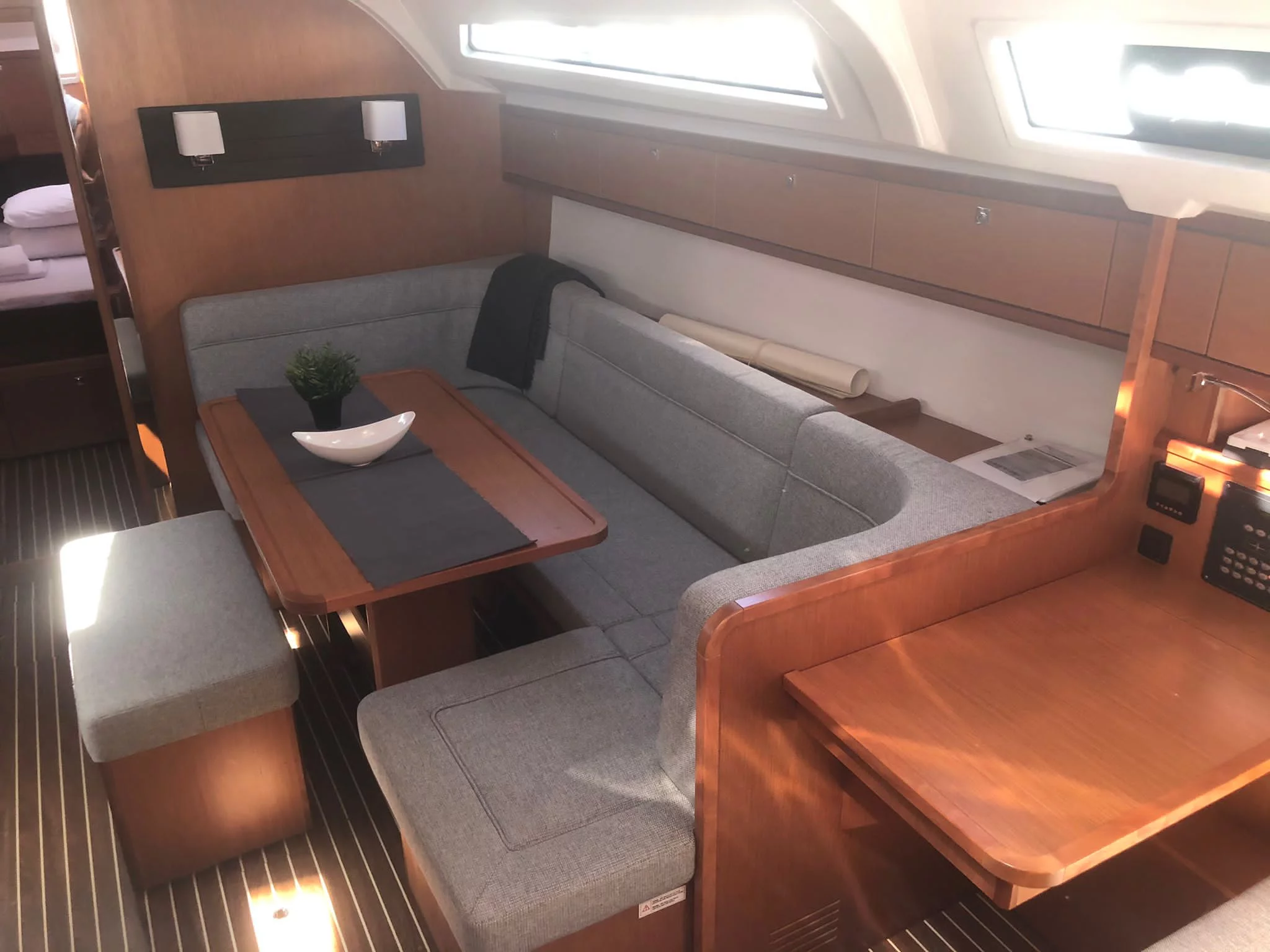 Bavaria Cruiser 41 (Northberry) Interior image - 4