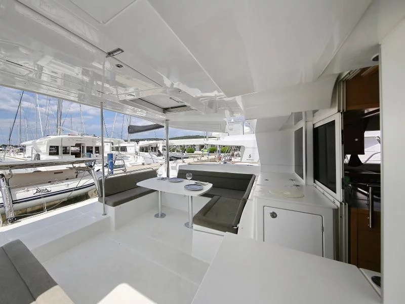 Lagoon 450 F (LADIES&GENTLEMEN)  - 19