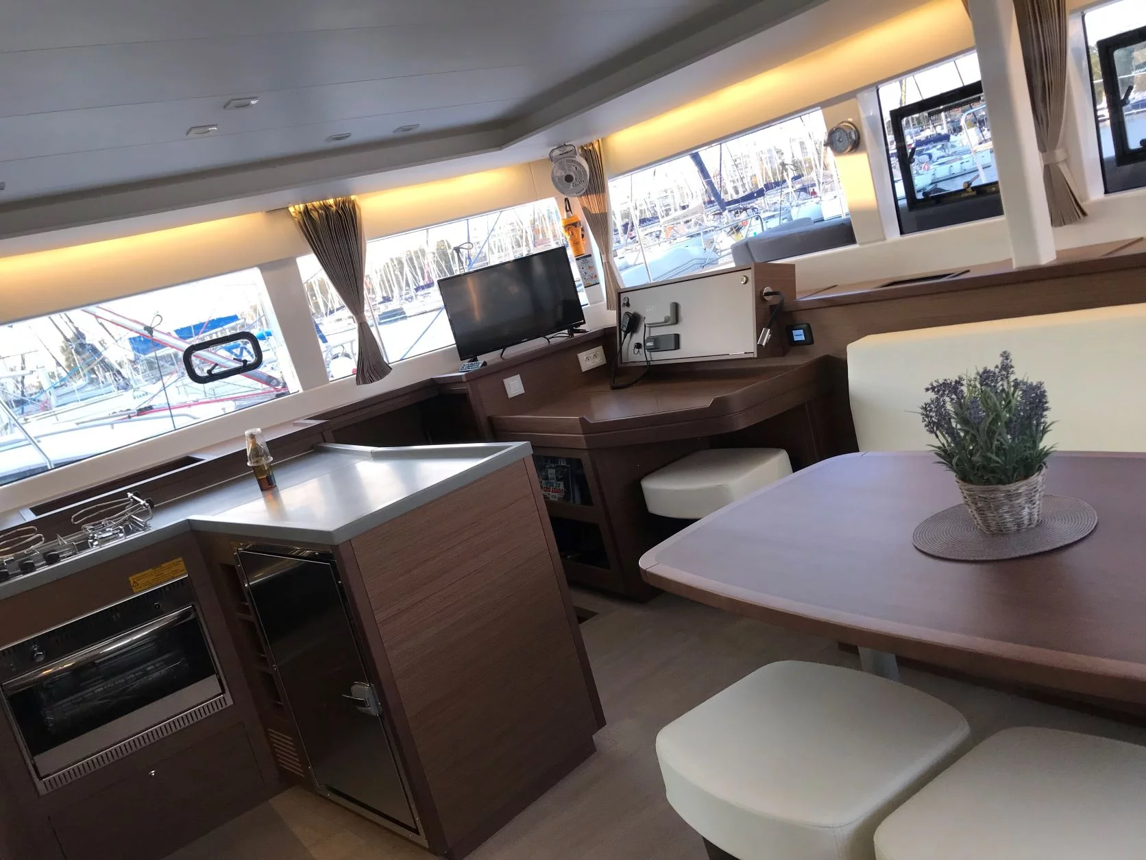 Lagoon 450 Fly (ISMA) Interior image - 3