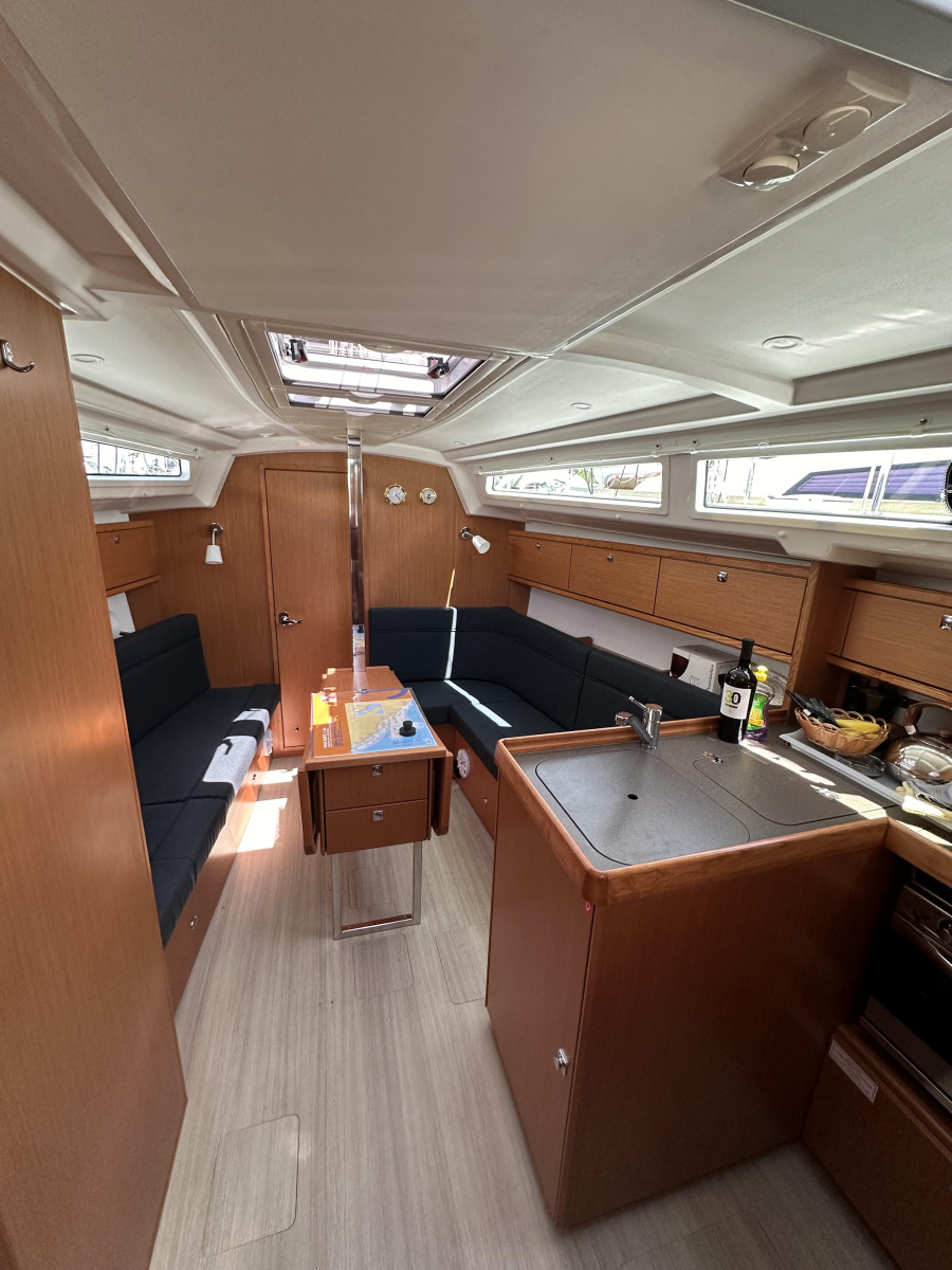 Bavaria Cruiser 34 — photo 12