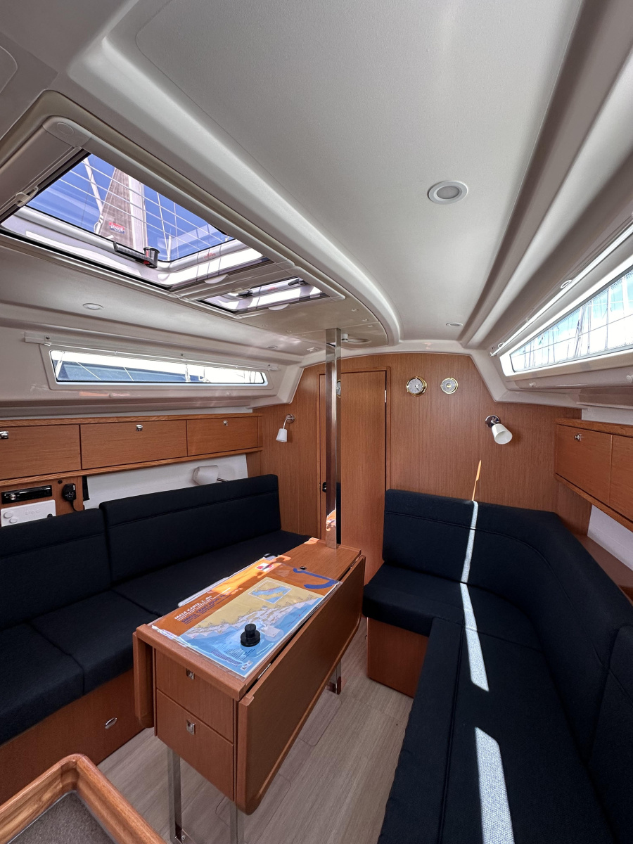 Bavaria Cruiser 34 — photo 13