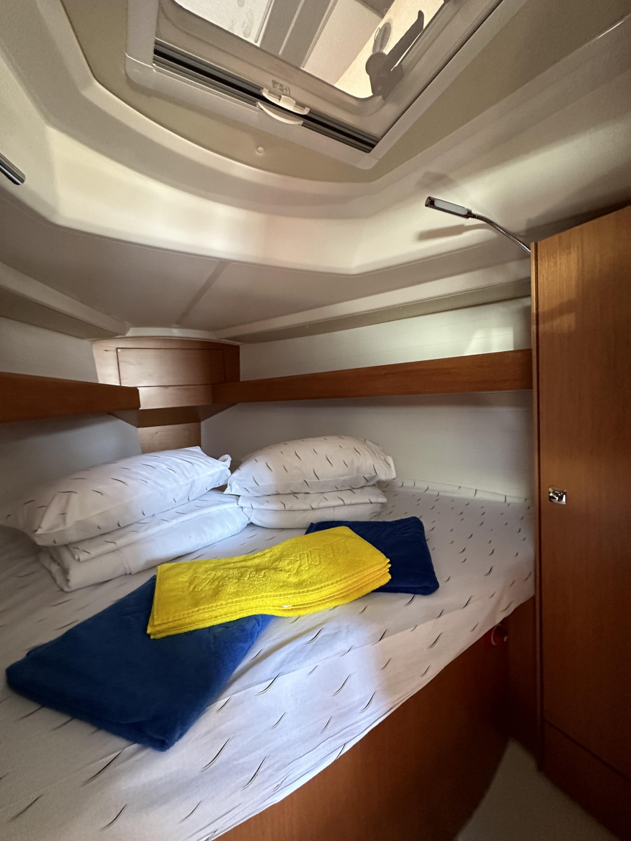 Bavaria Cruiser 34 — photo 9