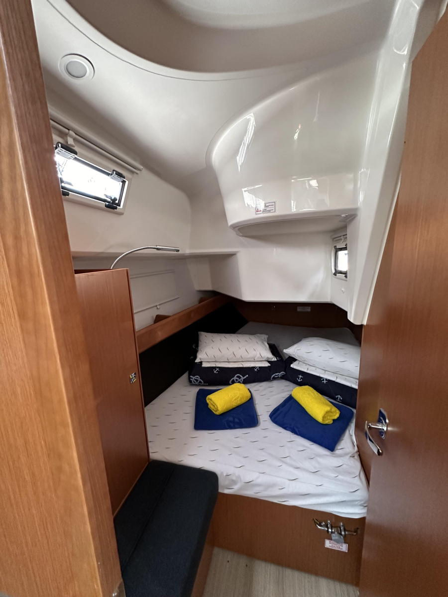 Bavaria Cruiser 37 — photo 11