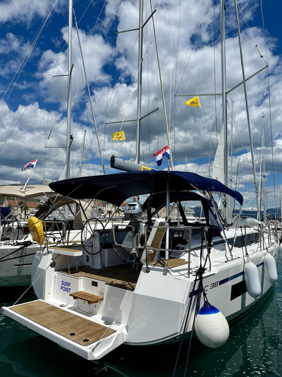 Bavaria C38 — photo 9