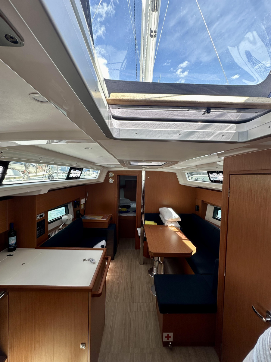 Bavaria C38 — photo 3