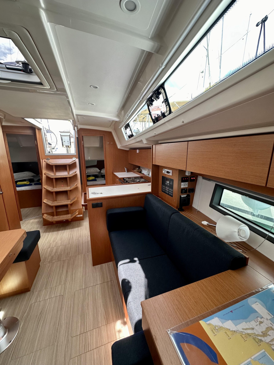 Bavaria C38 — photo 14