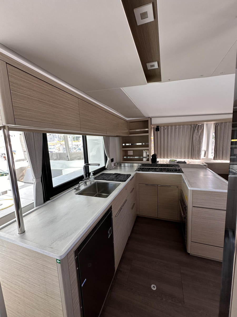 Lagoon 46 Fly — photo 14