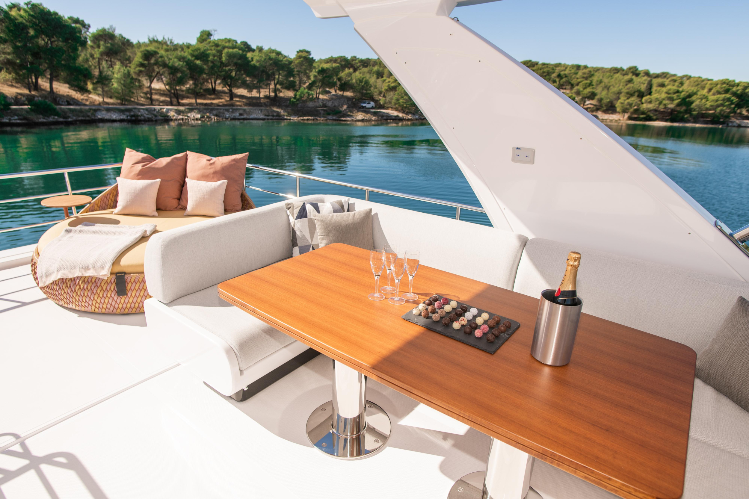 Photo #9 - Azimut 60 Fly (Alibaba) in Sibenik - 17996