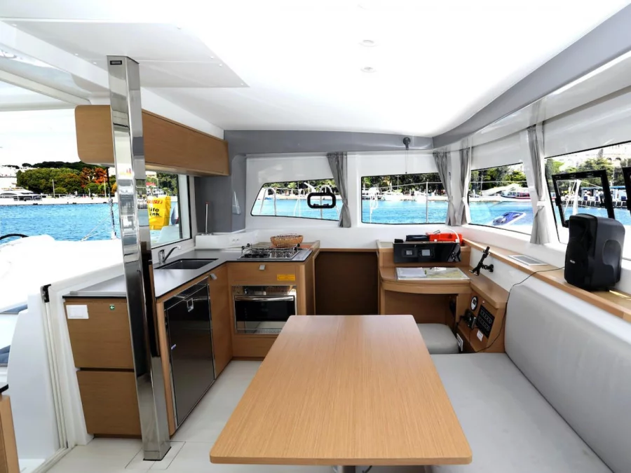 Excess 12 (Kiss Me Twice) Interior image - 3