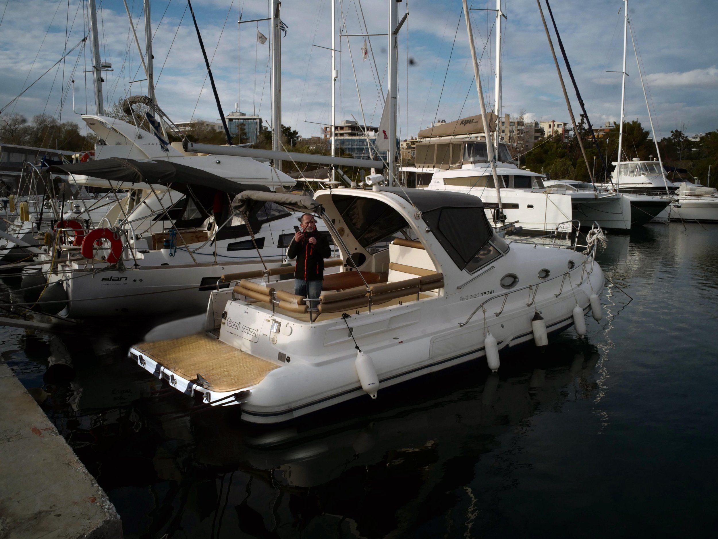 Photo #1 - Mostro Cabin 9 (Toi Moi) en Athènes - 17239