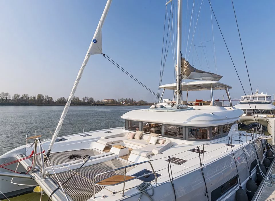 Lagoon 55 (Hydrus)  - 60