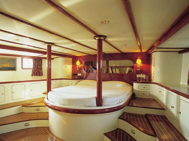Custom Motor Sailer 80' (Anemos) Interior image - 18