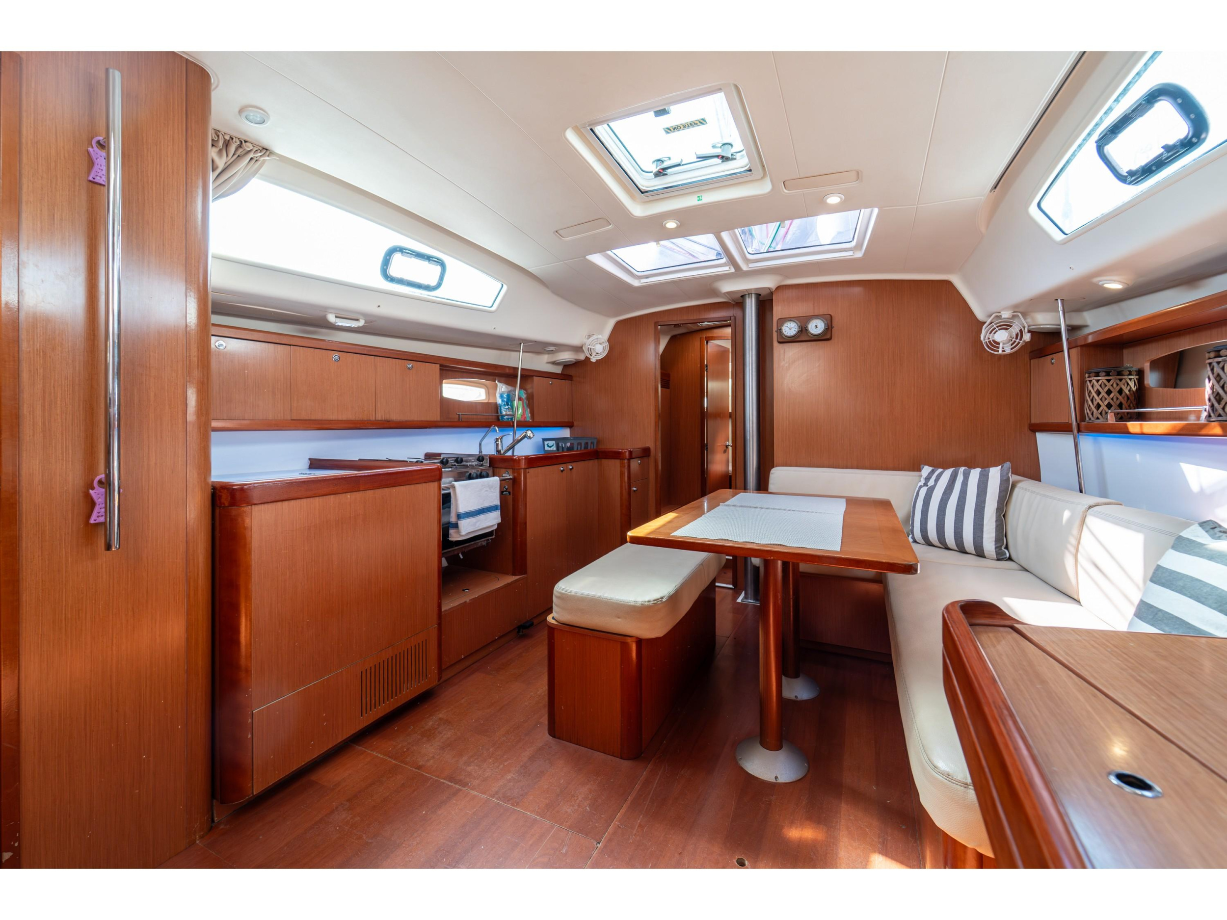 Photo #19 - Beneteau 43 (Errika) en Kavala - 17623
