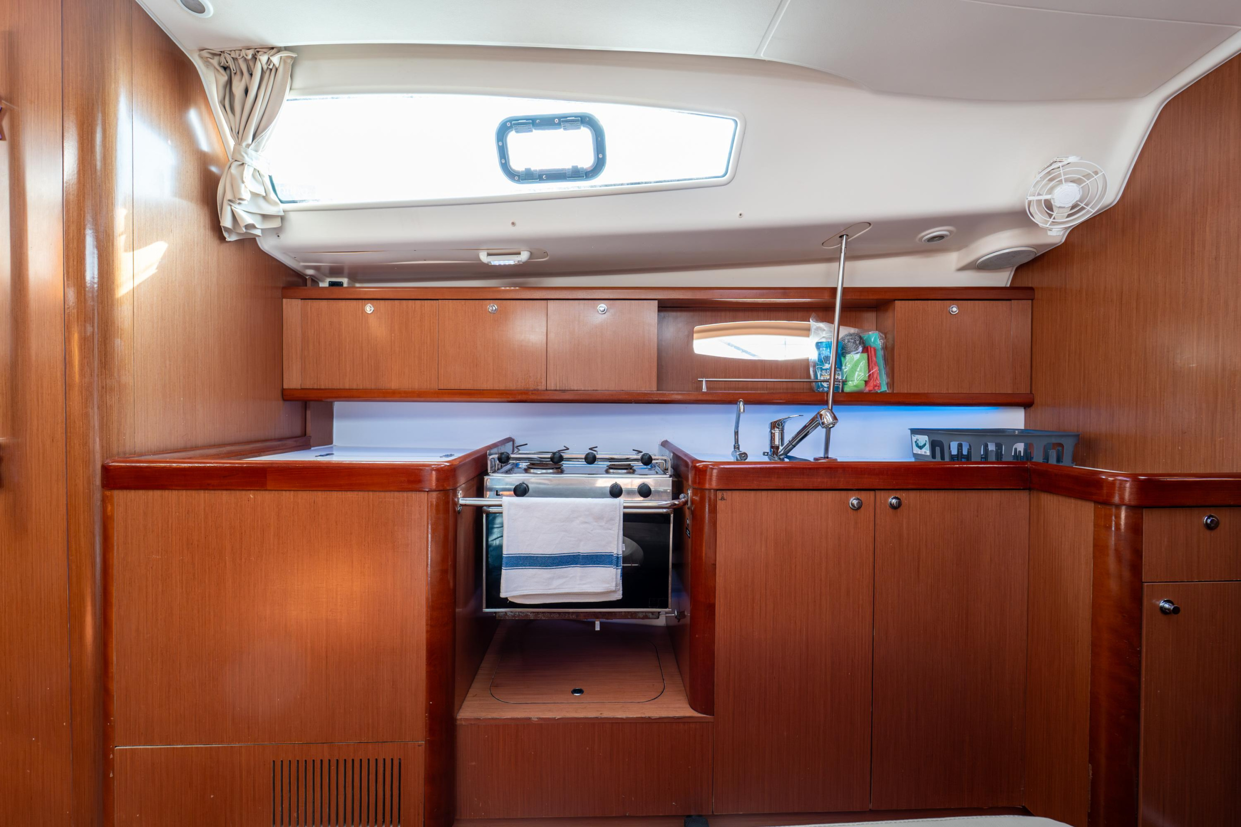 Photo #8 - Beneteau 43 (Errika) en Kavala - 17623