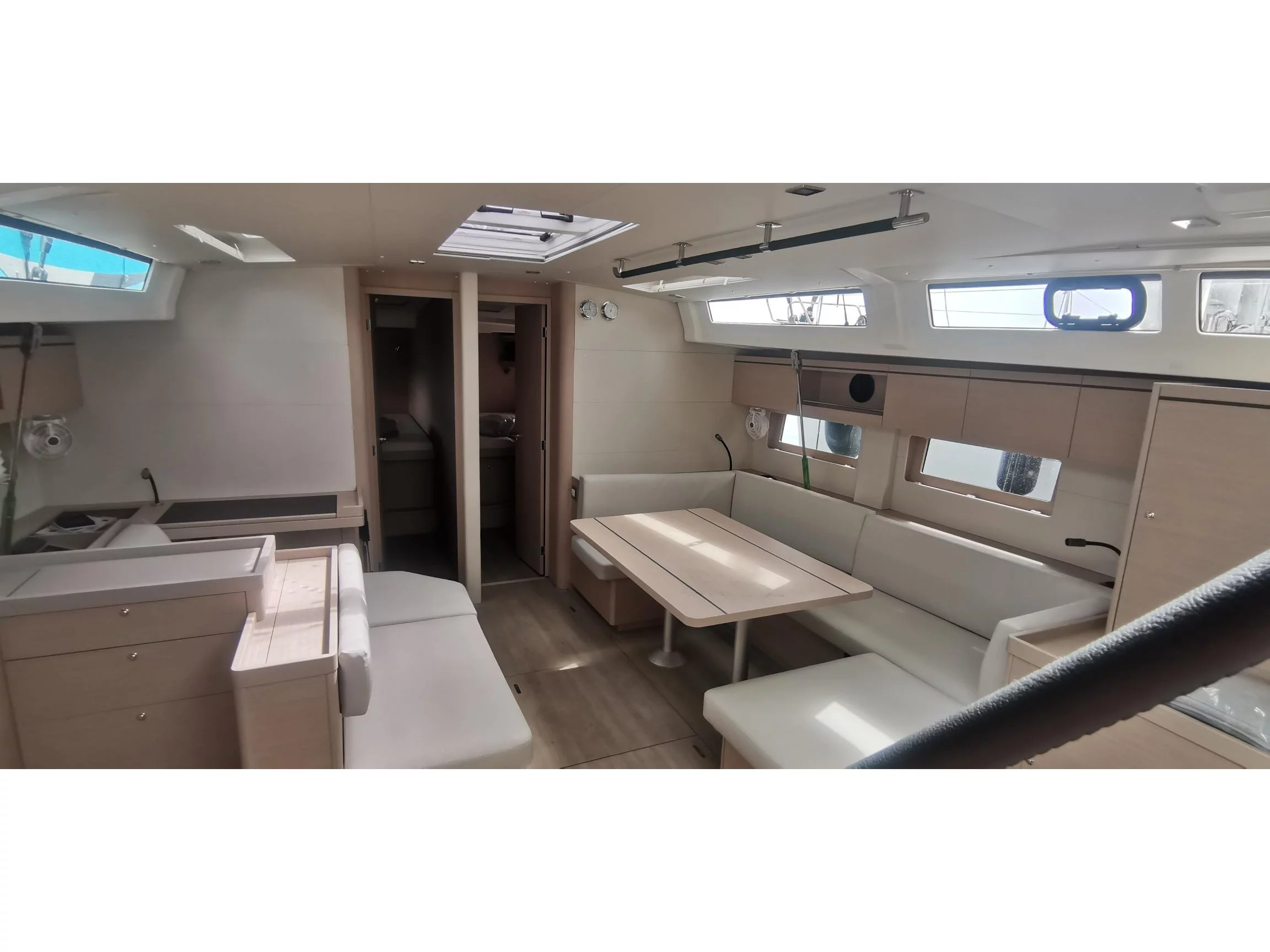 Oceanis 51.1 (LIVING IN SEA) Interior image - 7