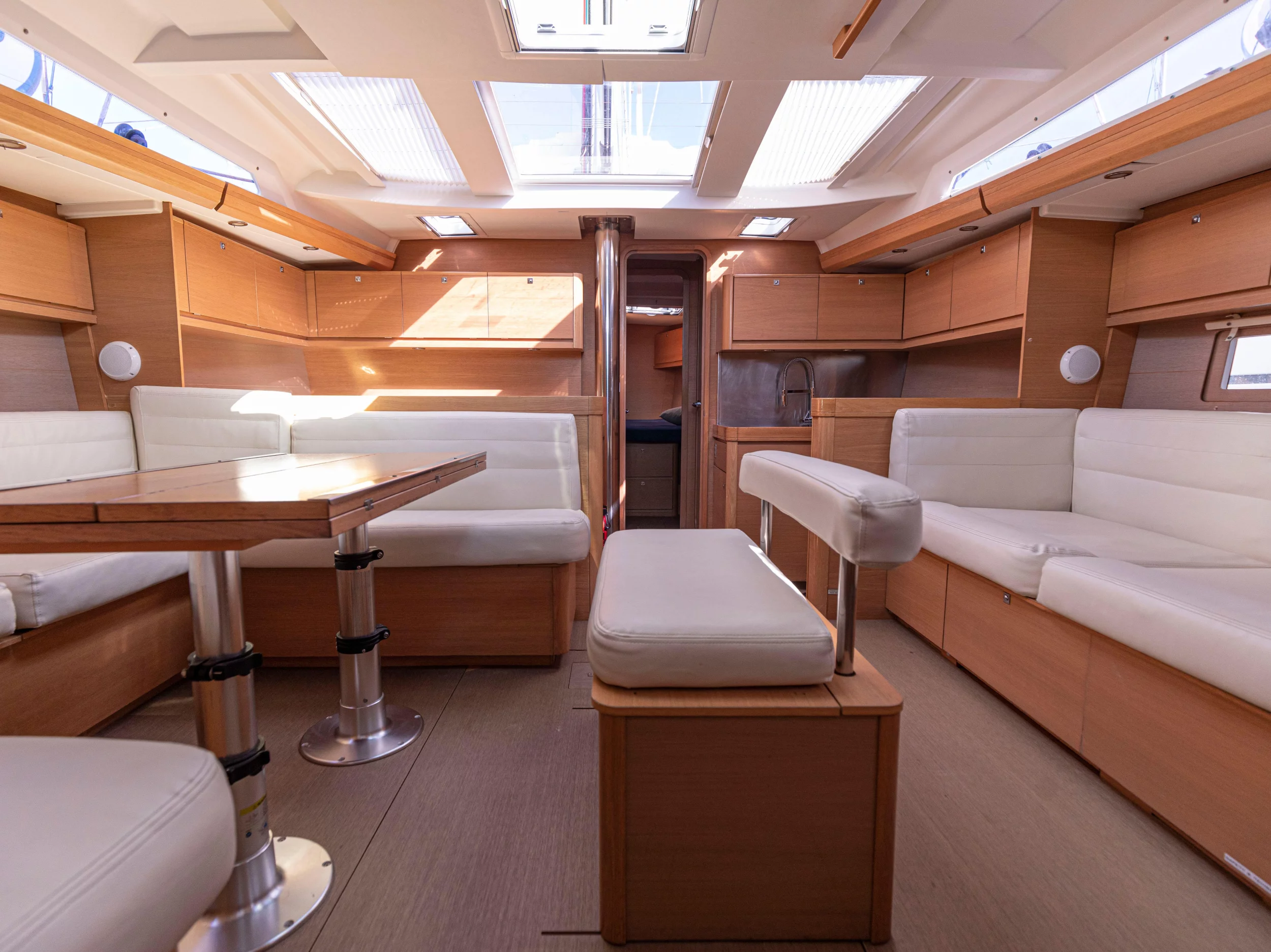 Dufour 500 Grand Large (Kosi) Interior image - 4